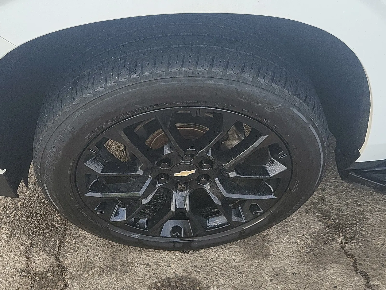 Front driver wheel/tire photo