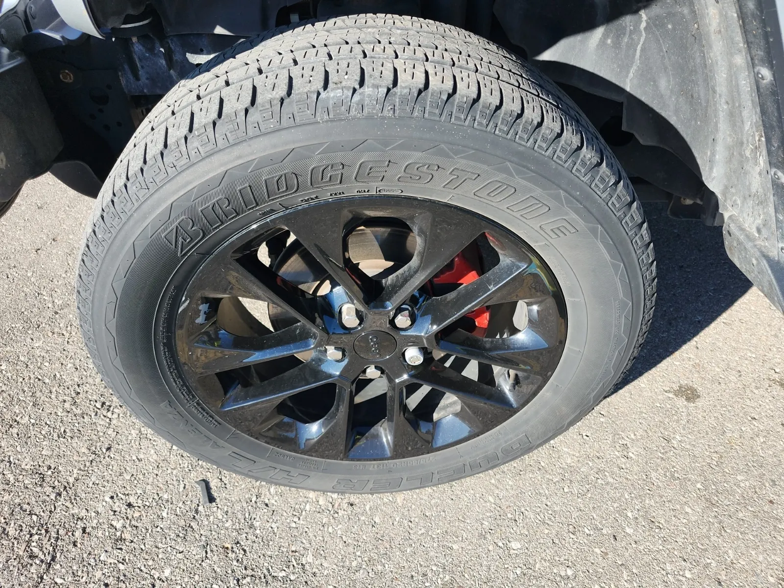 Front driver wheel/tire photo