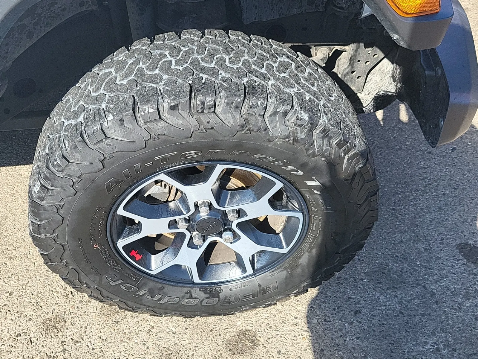 Right Front Wheel/Tire Photo