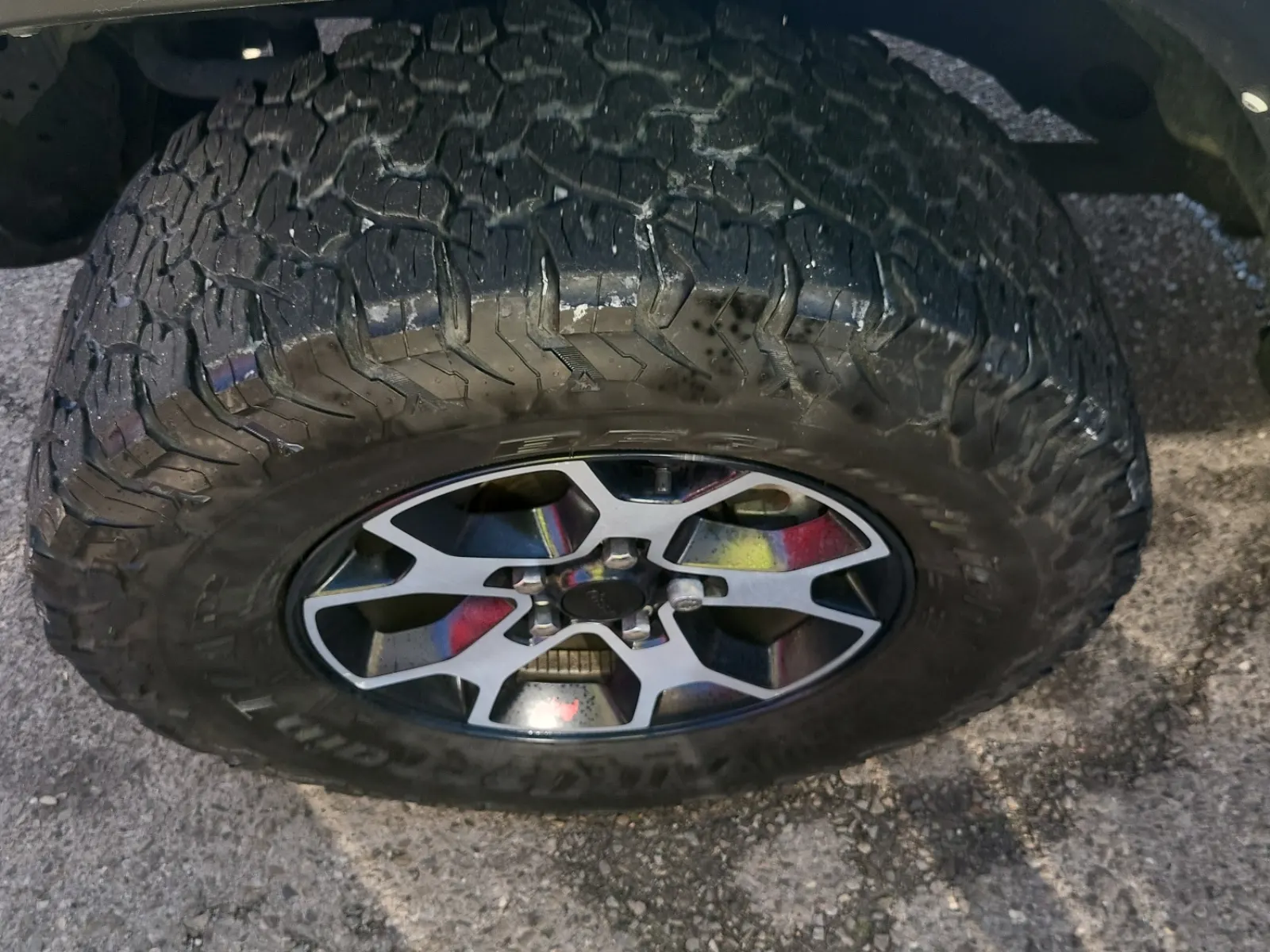 Front driver wheel/tire photo