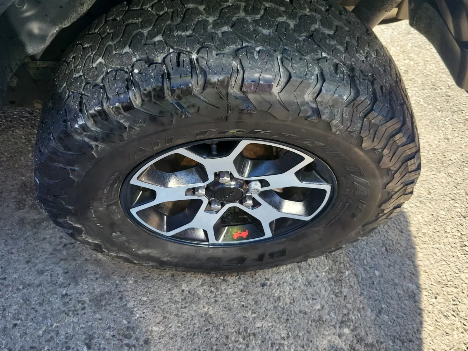 Left Rear Wheel/Tire Photo