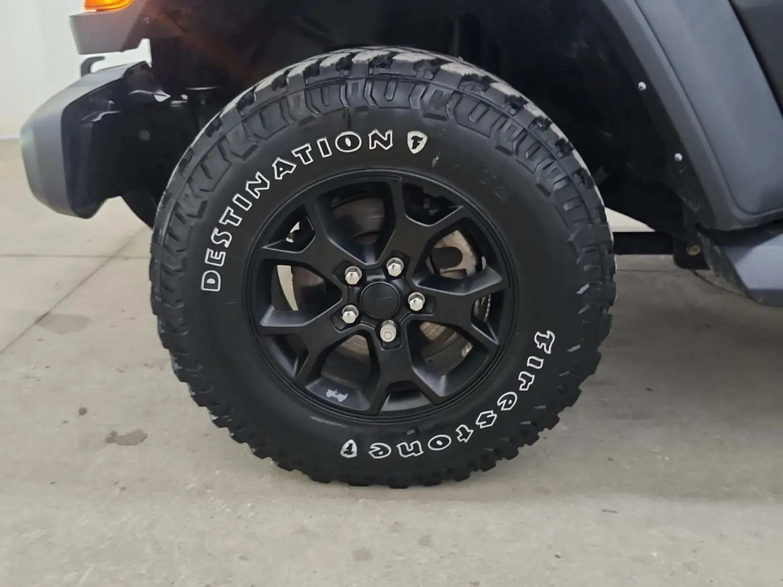 Front driver wheel/tire photo