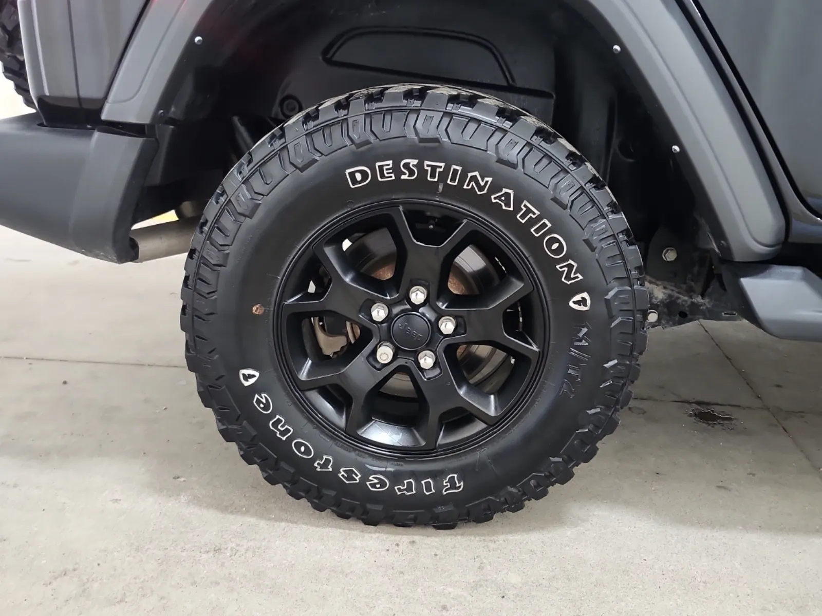 Right Rear Wheel/Tire Photo
