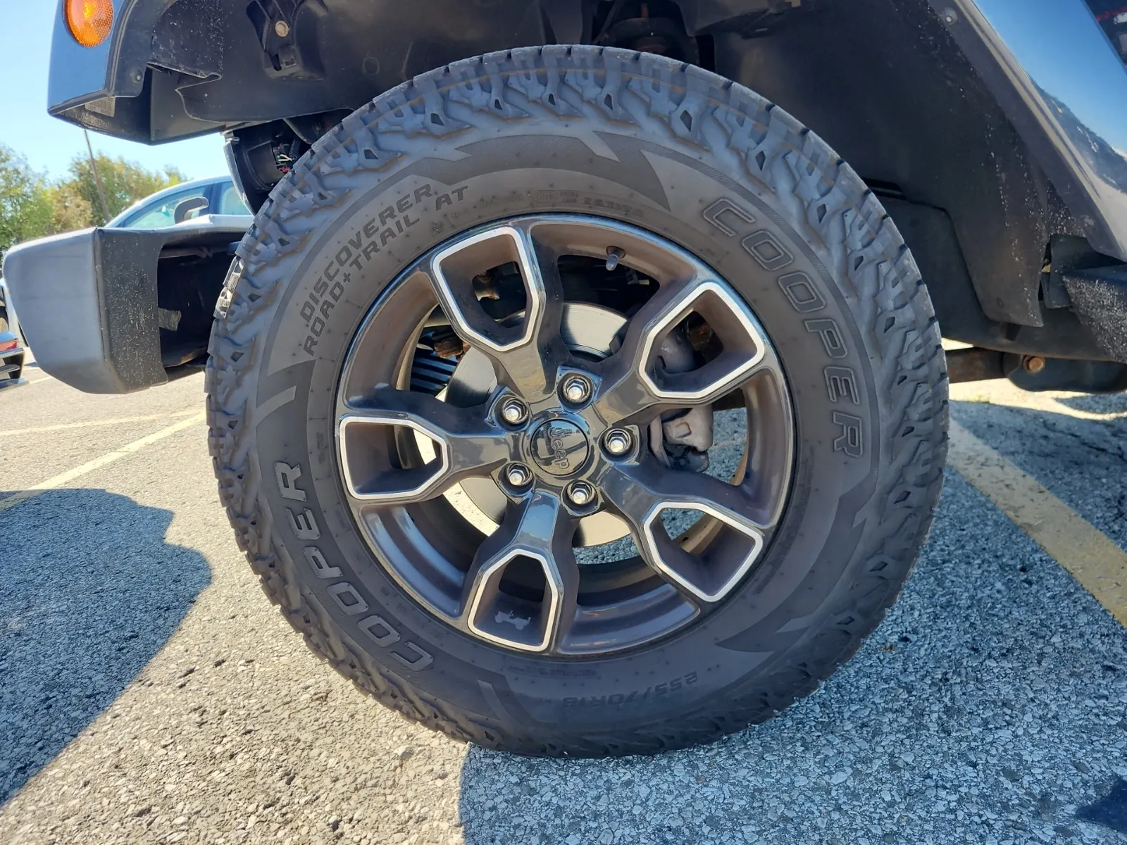Front driver wheel/tire photo