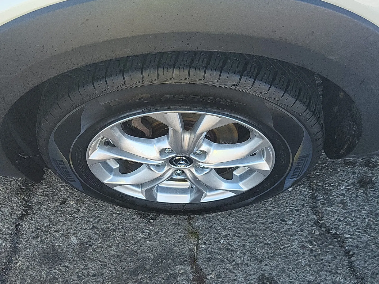 Front driver wheel/tire photo