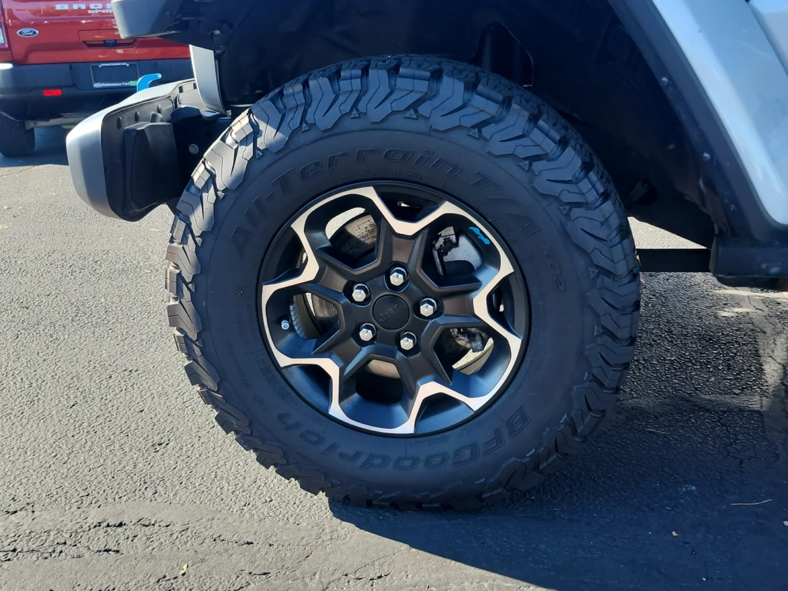 Front driver wheel/tire photo