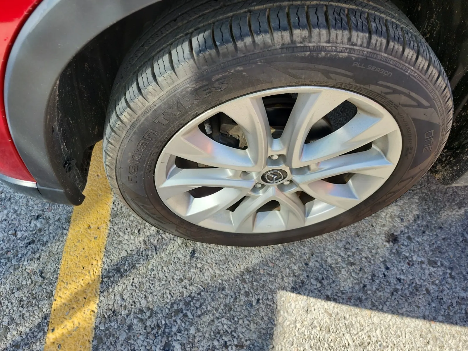 Front driver wheel/tire photo