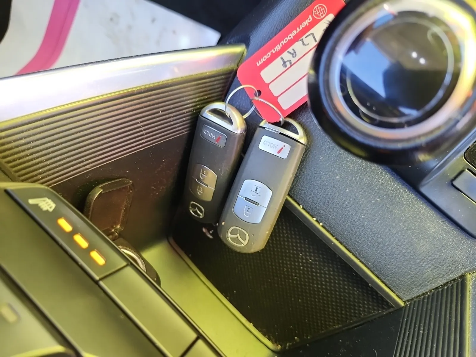 Keys/Fobs/Manual Photo