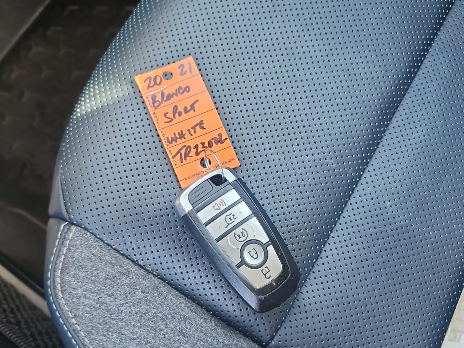 Keys/Fobs/Manual Photo
