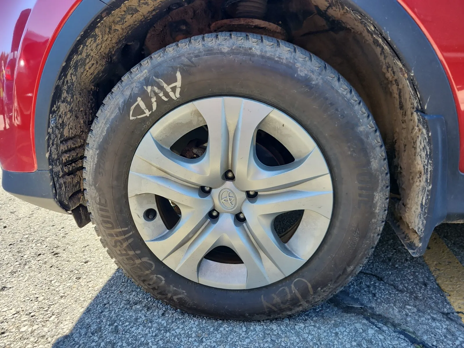 Front driver wheel/tire photo