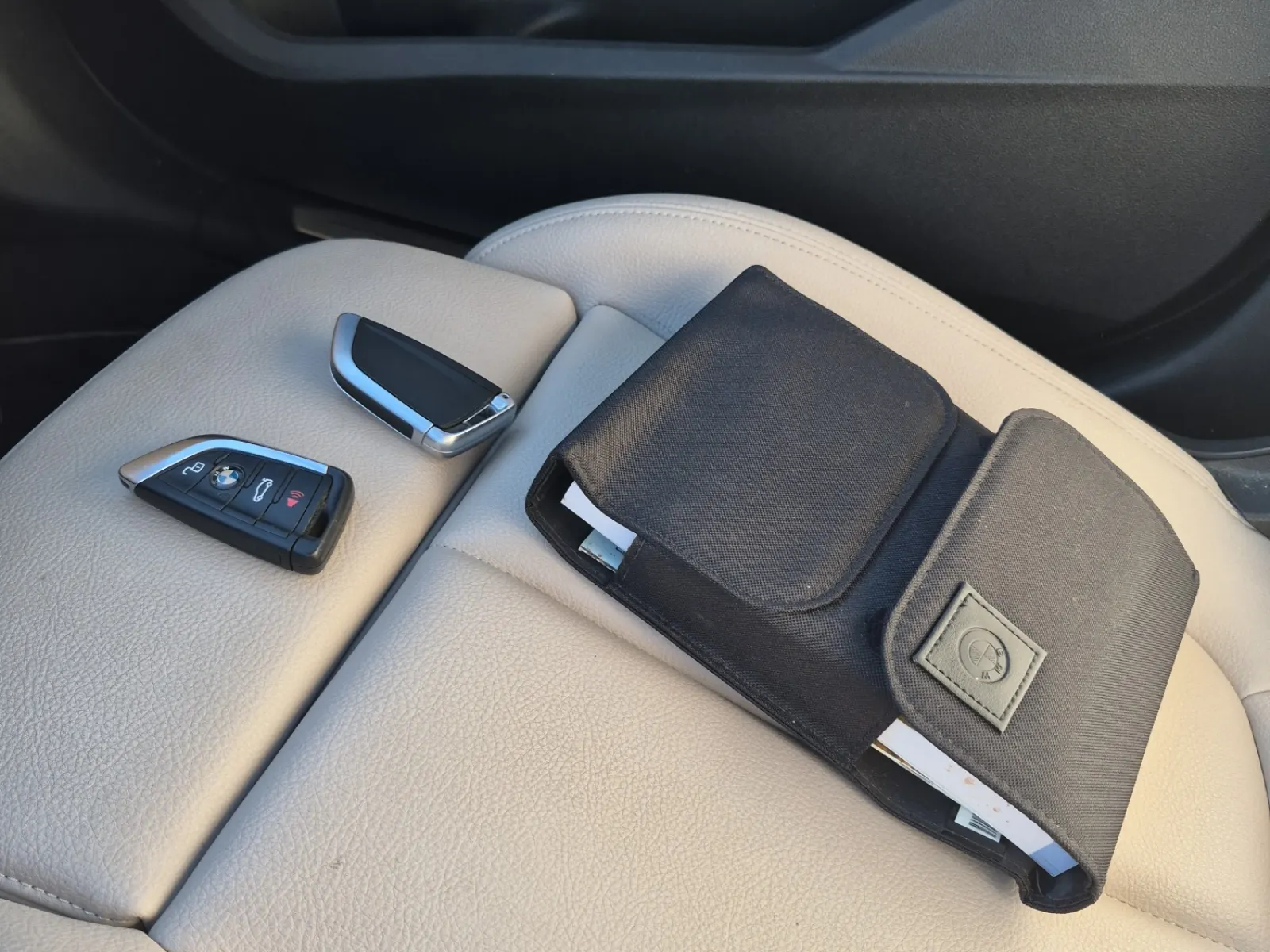 Keys/Fobs/Manual Photo