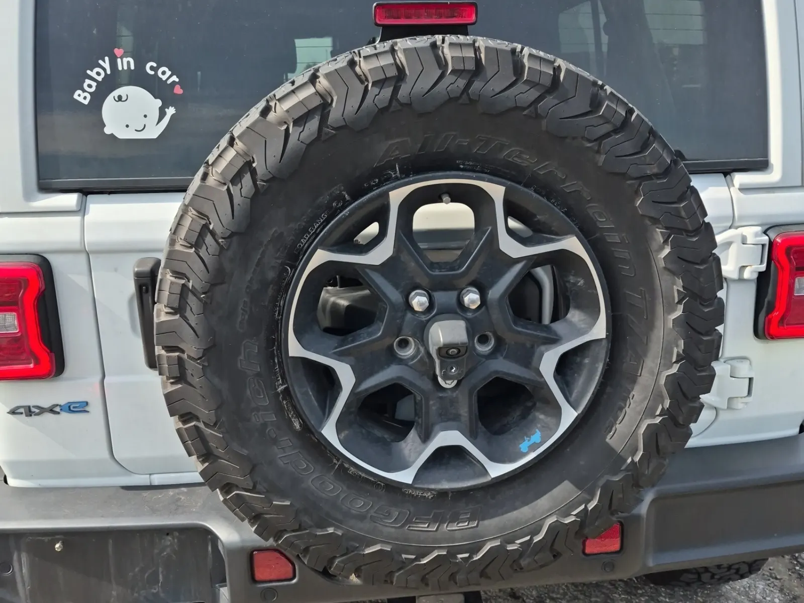 Spare Tire & Wheel Photo