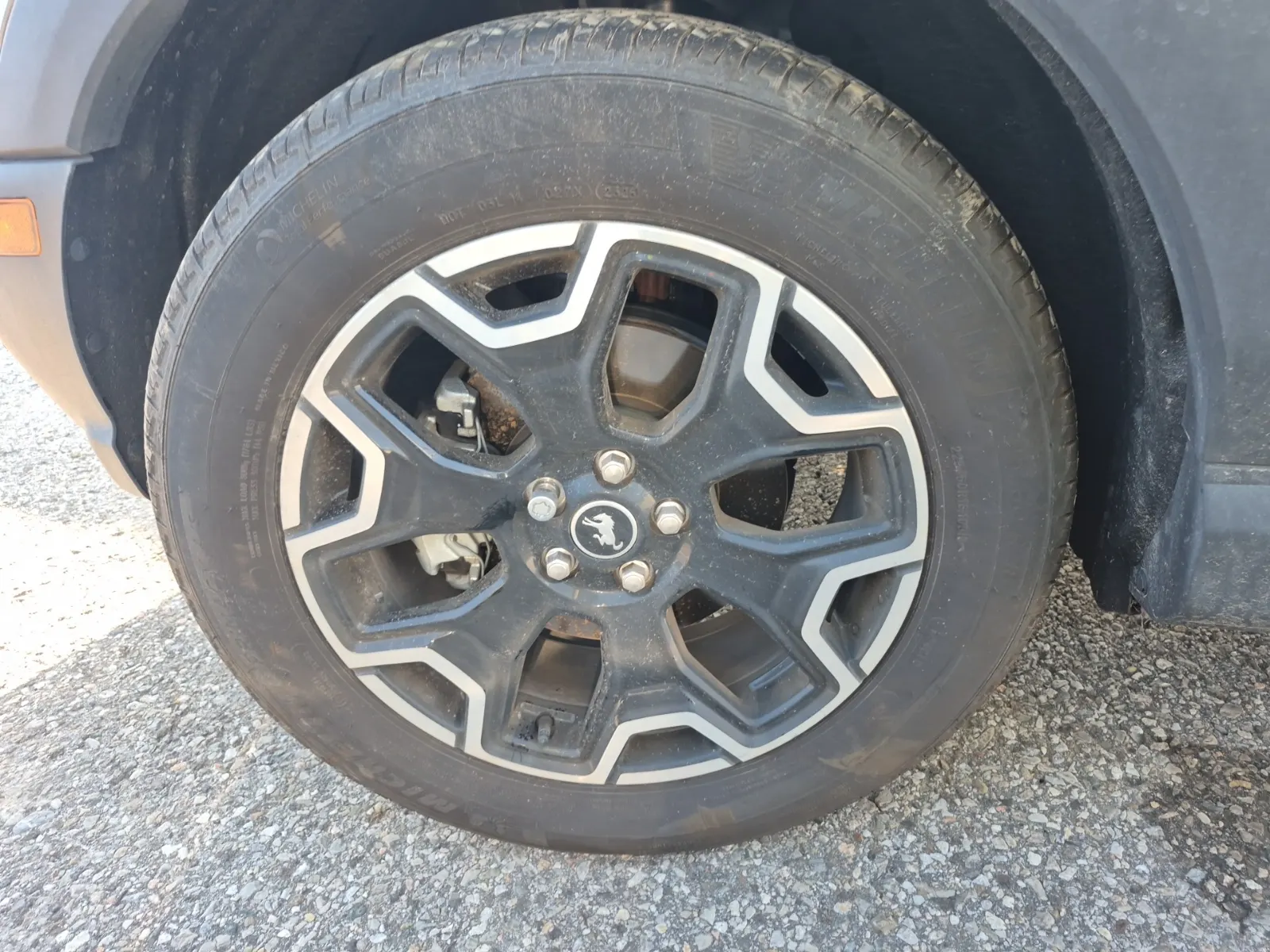 Front driver wheel/tire photo