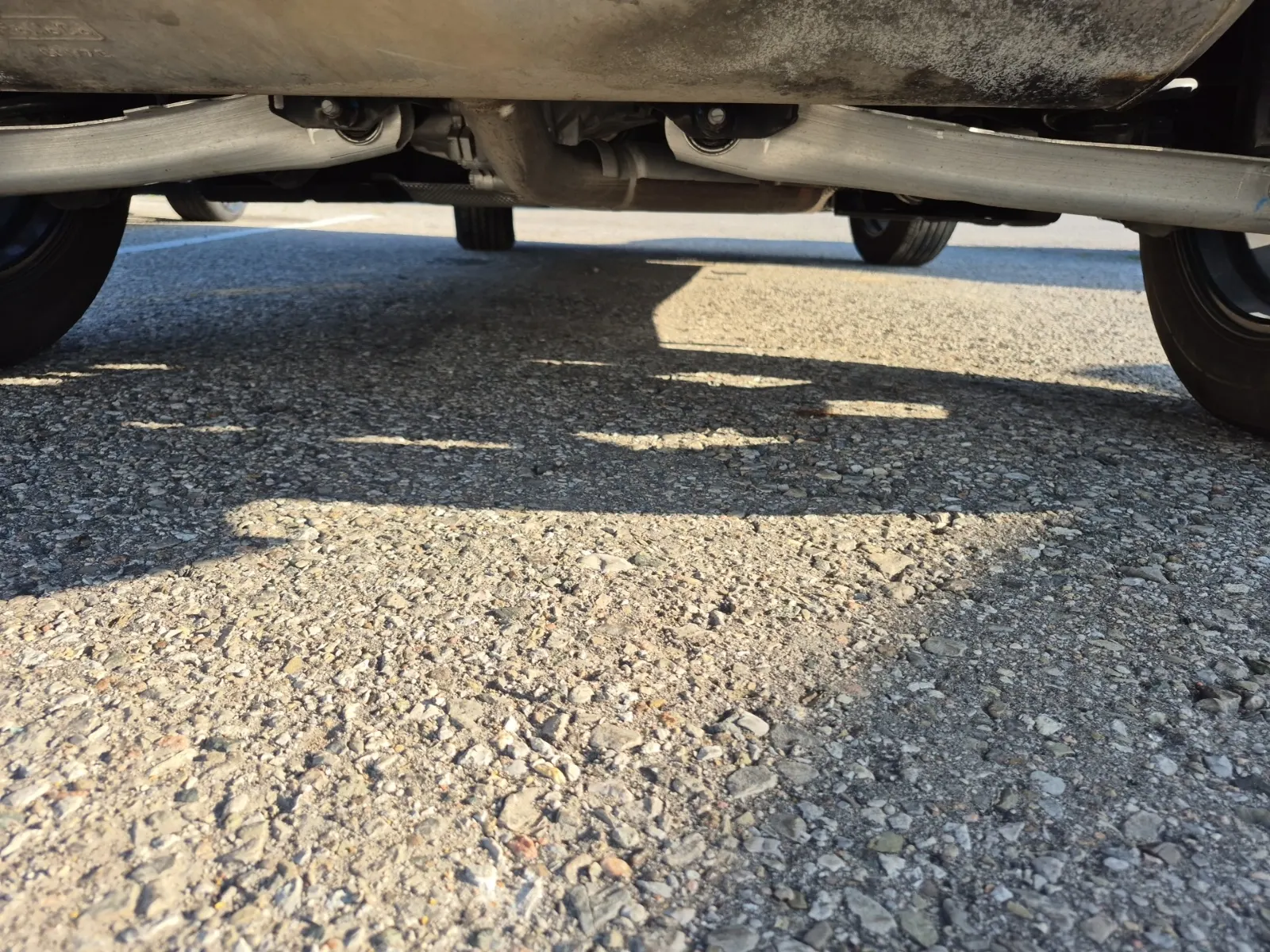 Undercarriage - Rear Photo