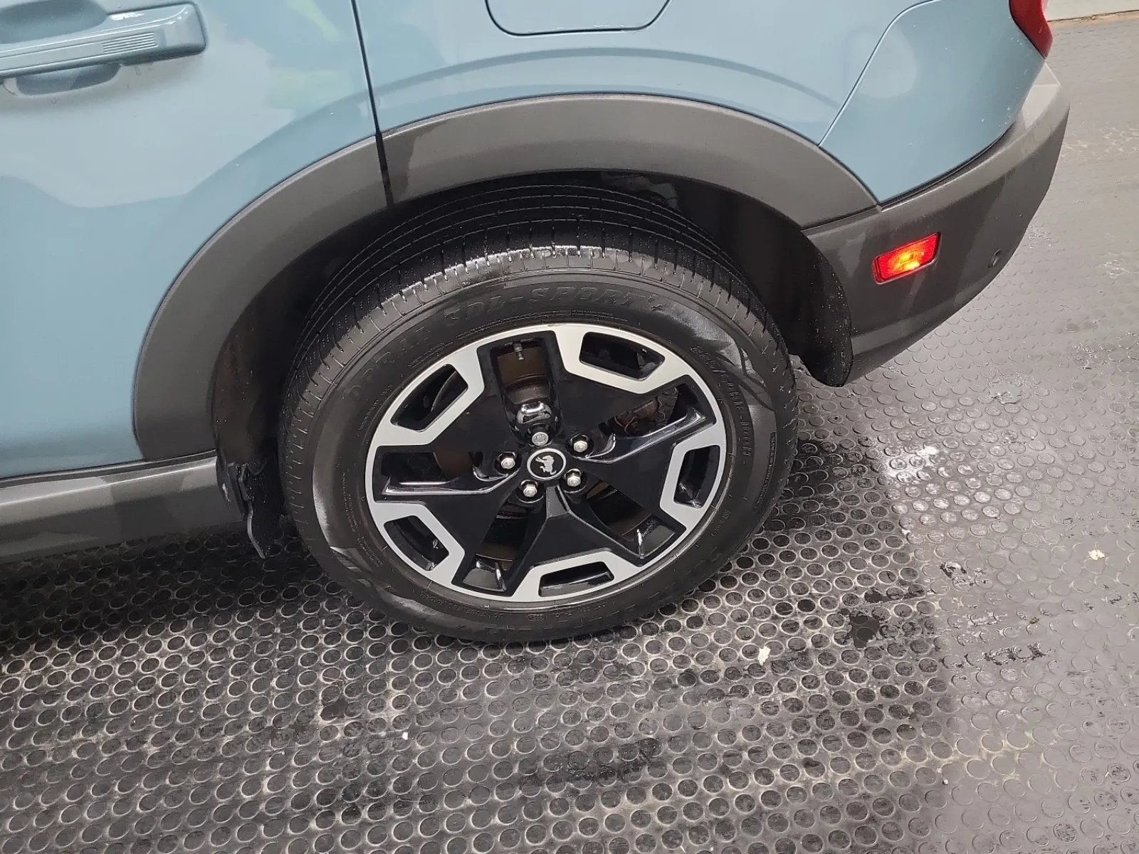 Left Rear Wheel/Tire Photo