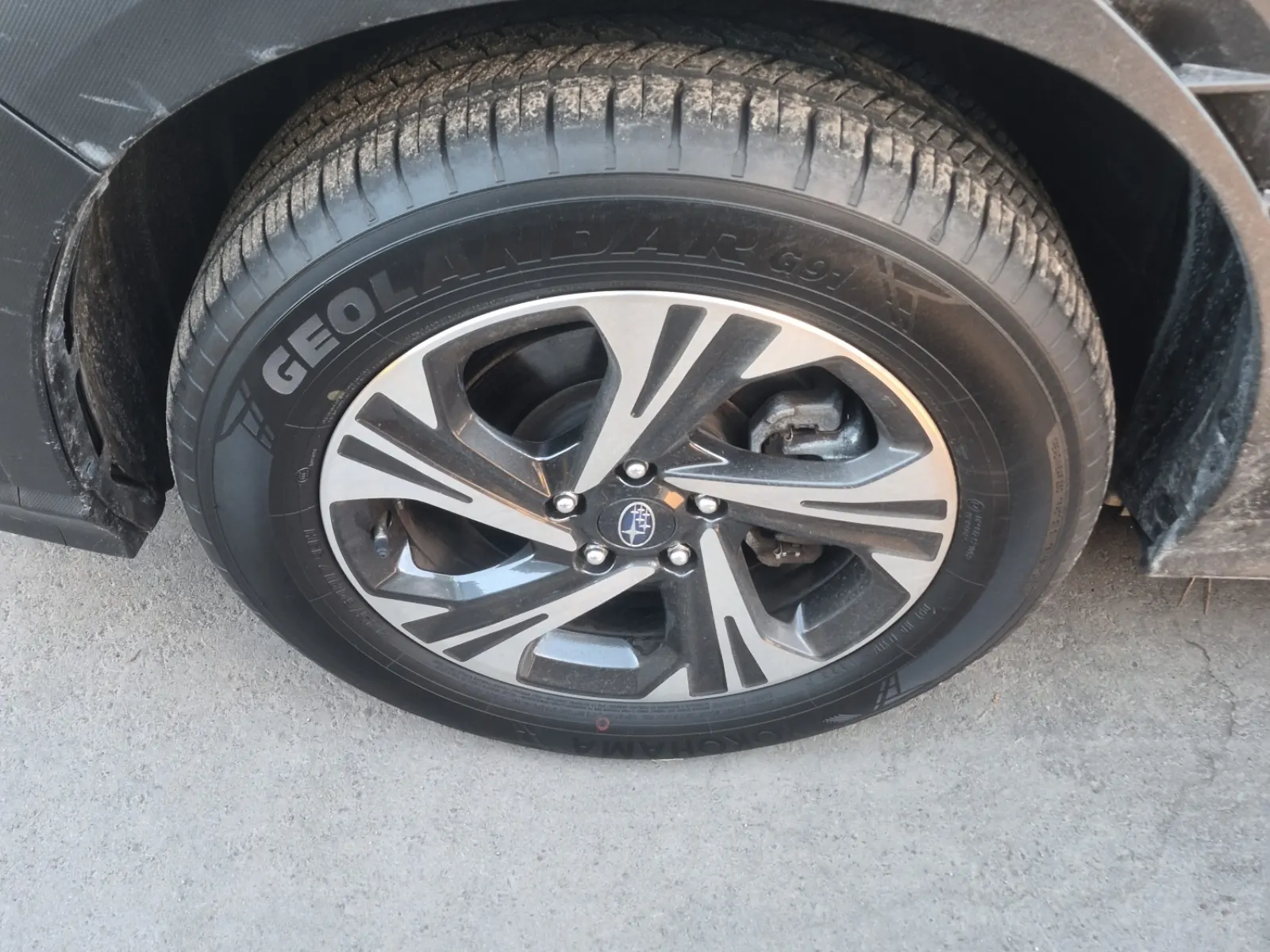 Front driver wheel/tire photo