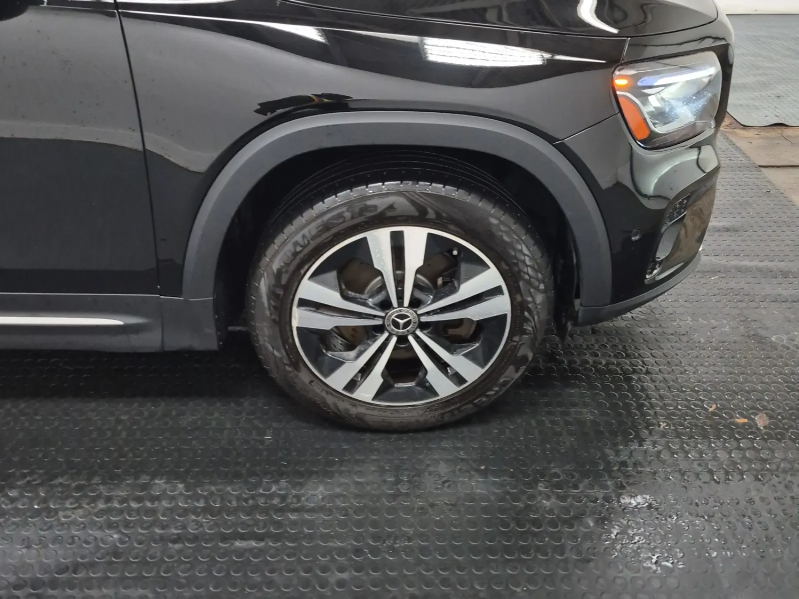 Right Front Wheel/Tire Photo