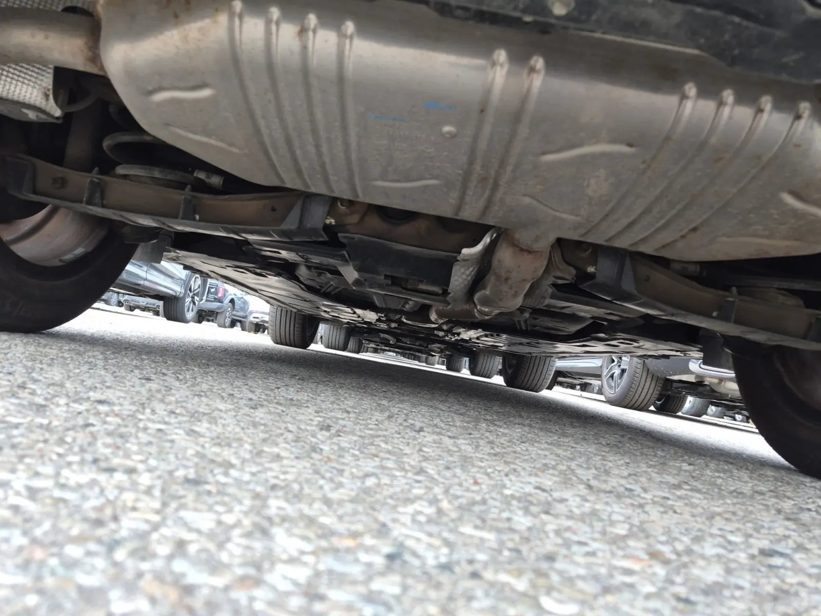 Undercarriage - Rear Photo
