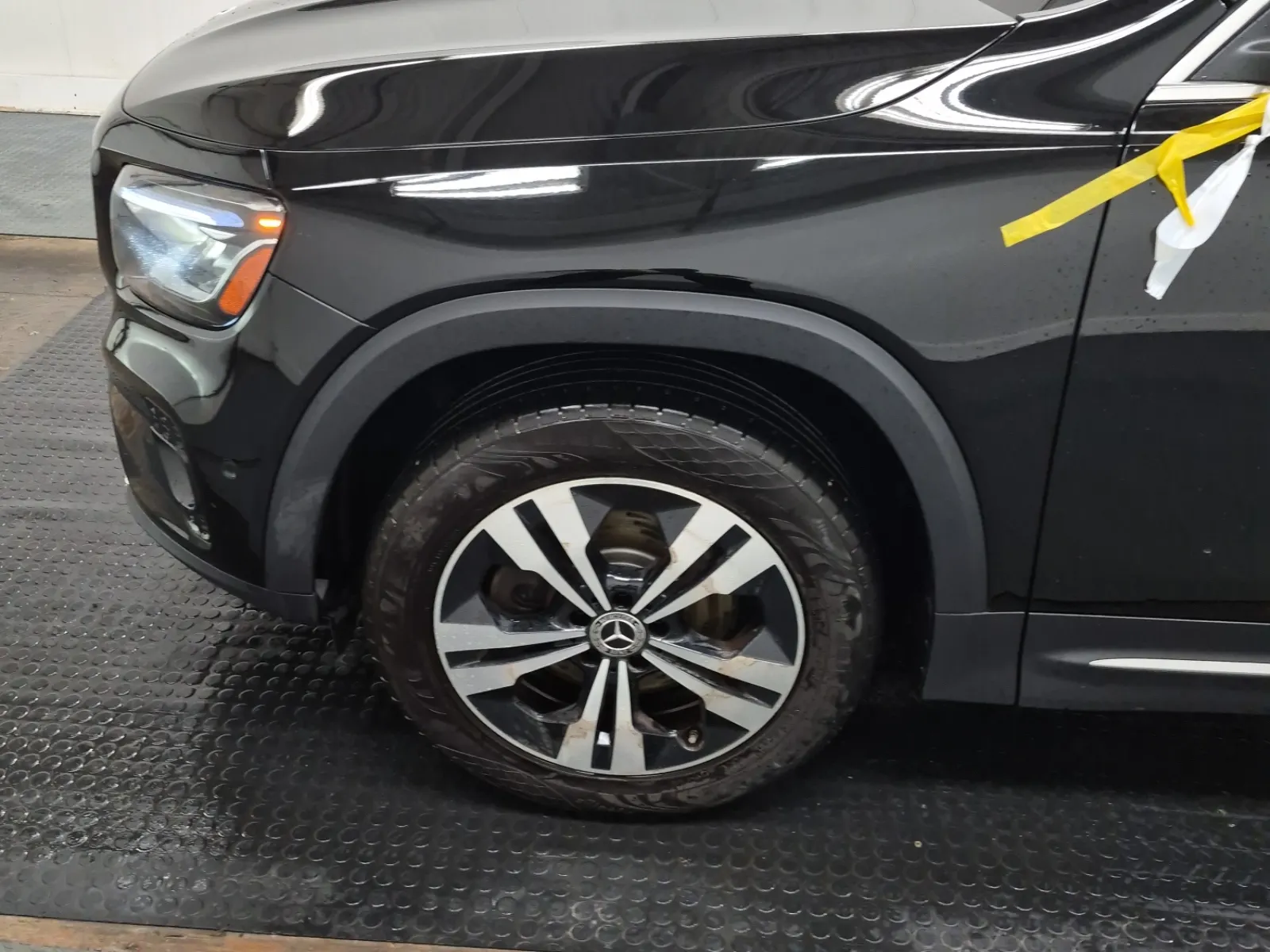 Front driver wheel/tire photo