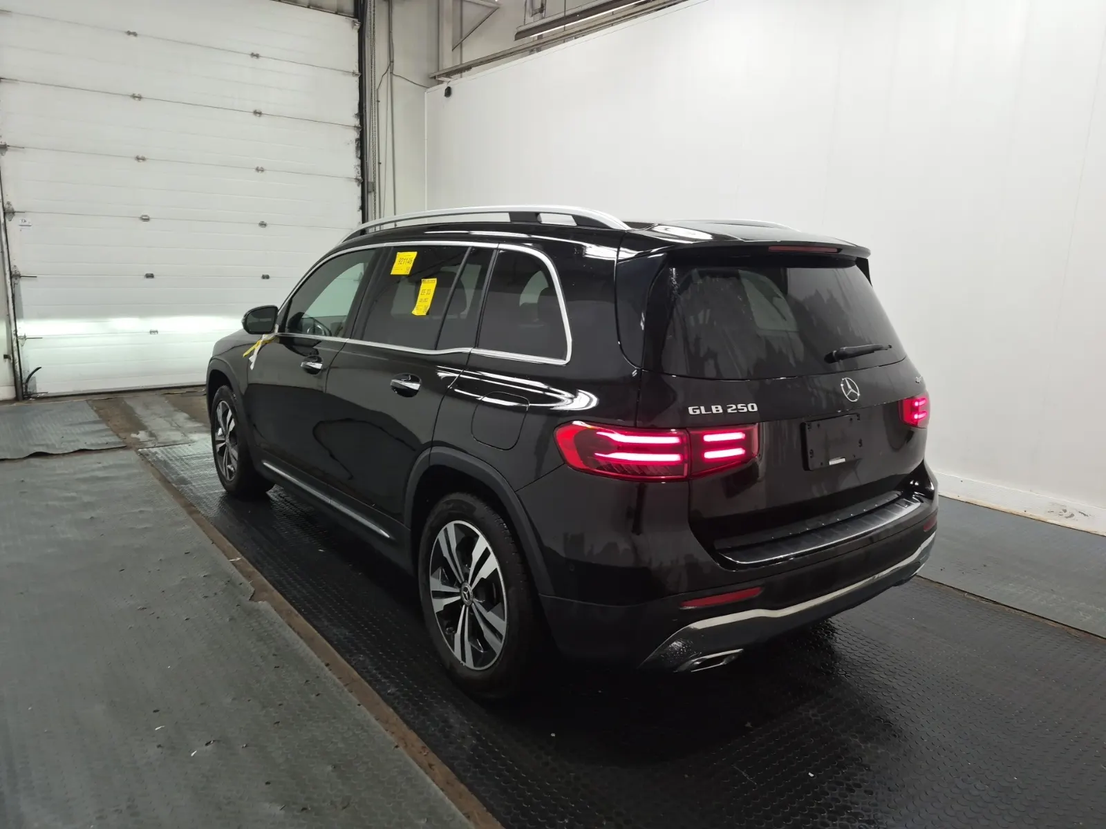 Driver Rear 3/4 Photo