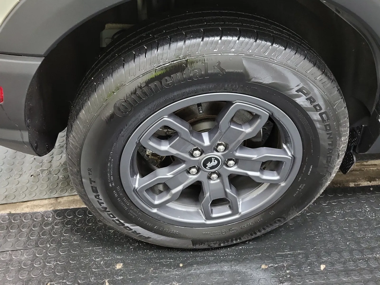 Right Rear Wheel/Tire Photo