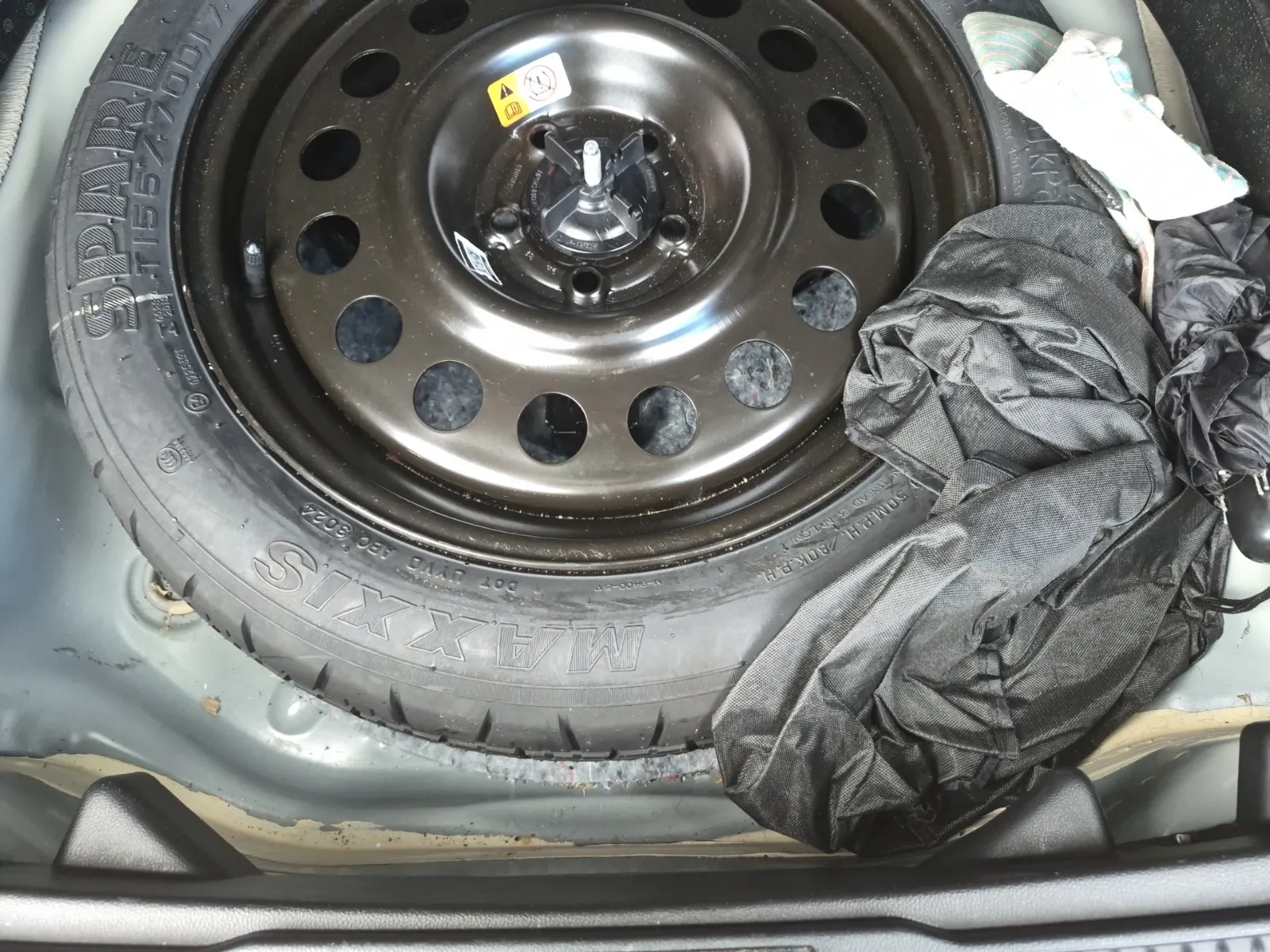 Spare Tire & Wheel Photo