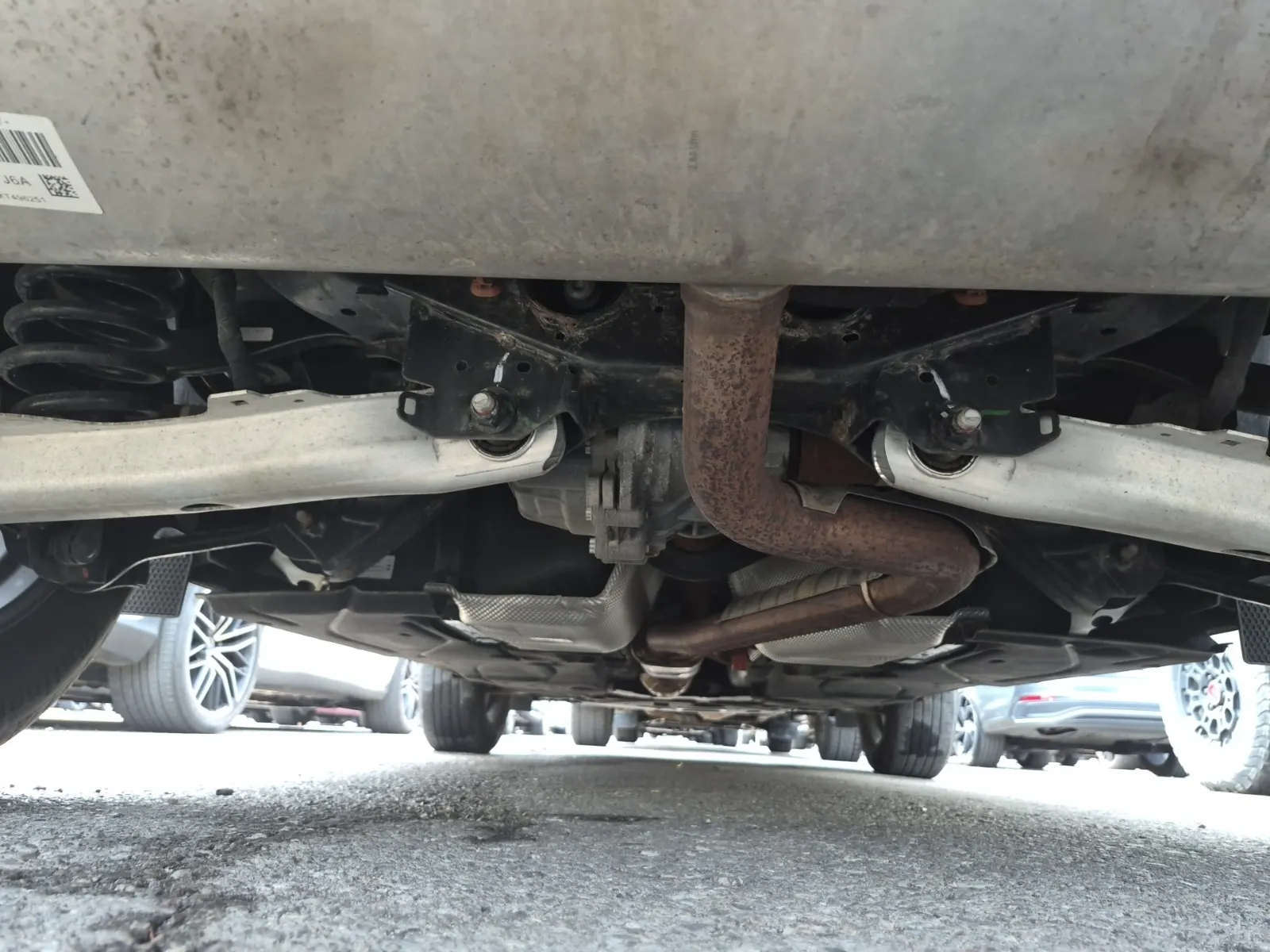 Undercarriage - Rear Photo