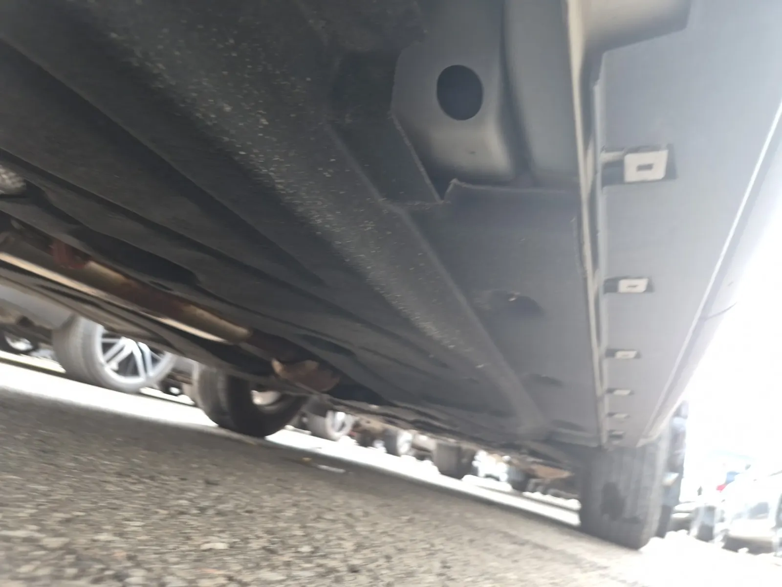 Undercarriage - Passenger Photo