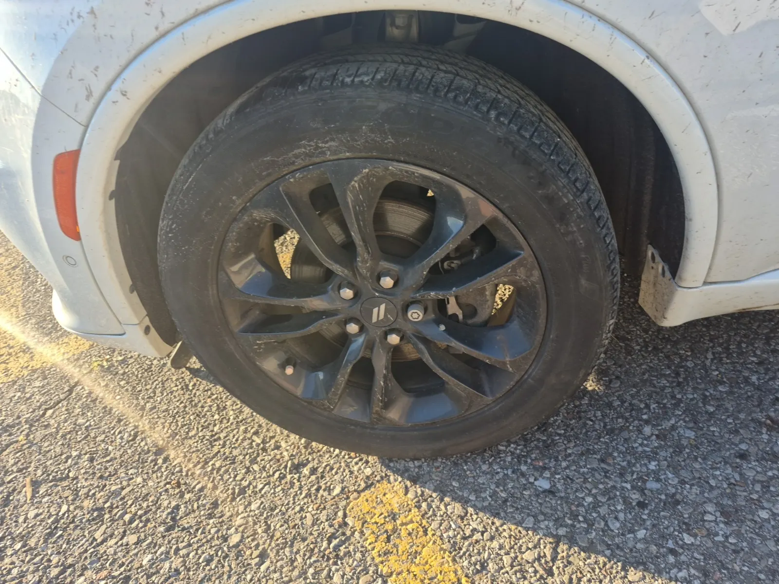 Front driver wheel/tire photo