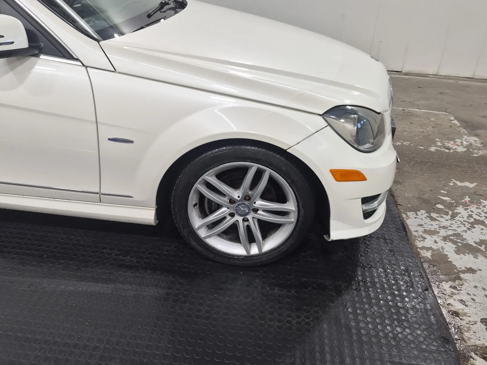 Right Front Wheel/Tire Photo