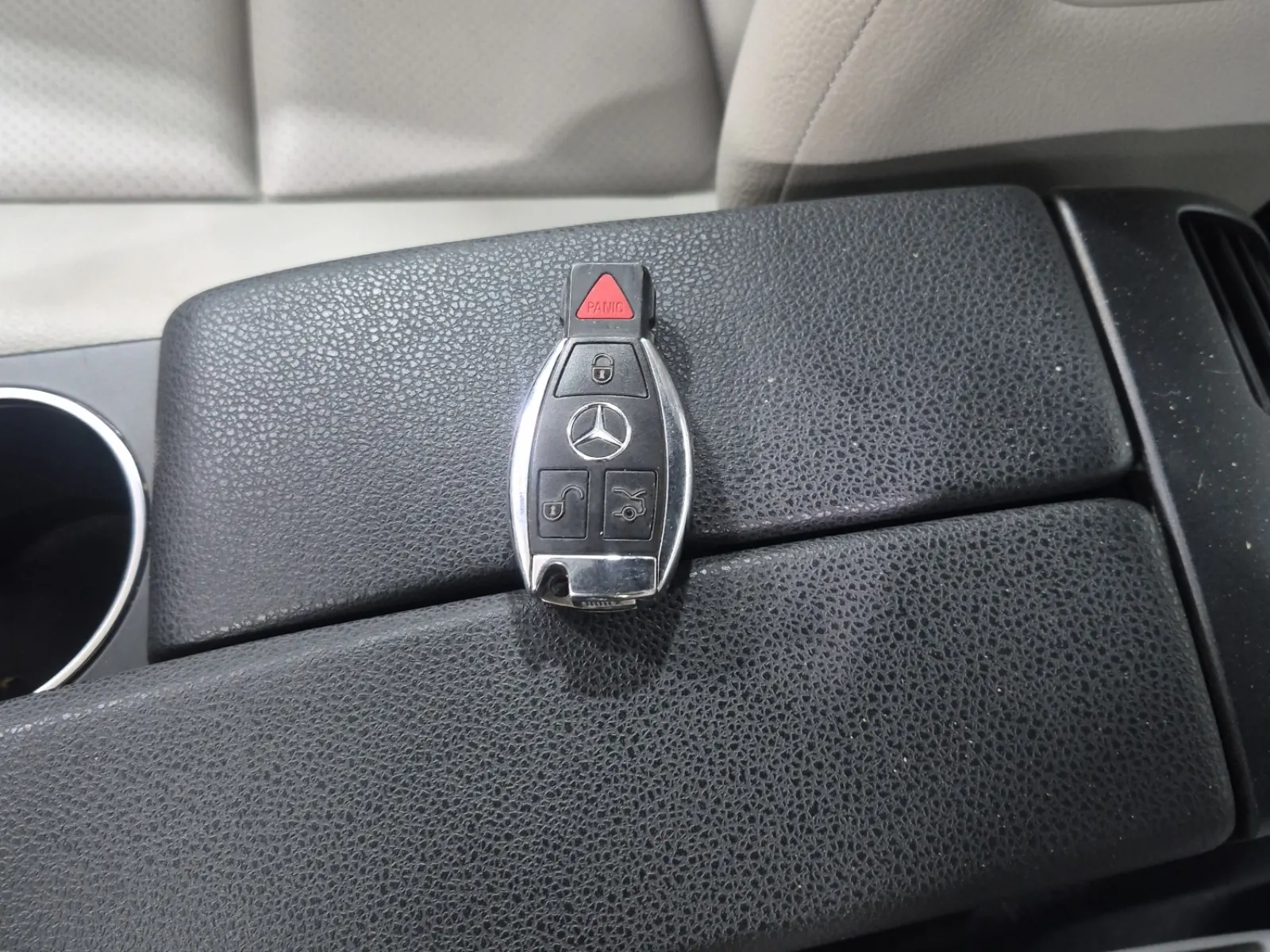 Keys/Fobs/Manual Photo