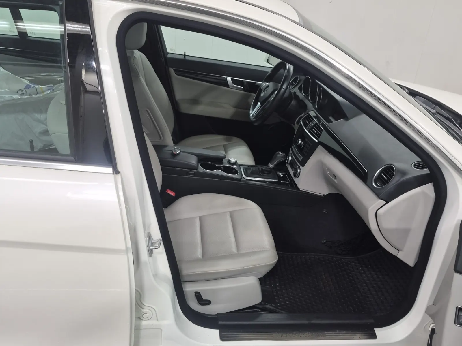 Right Side Interior Photo