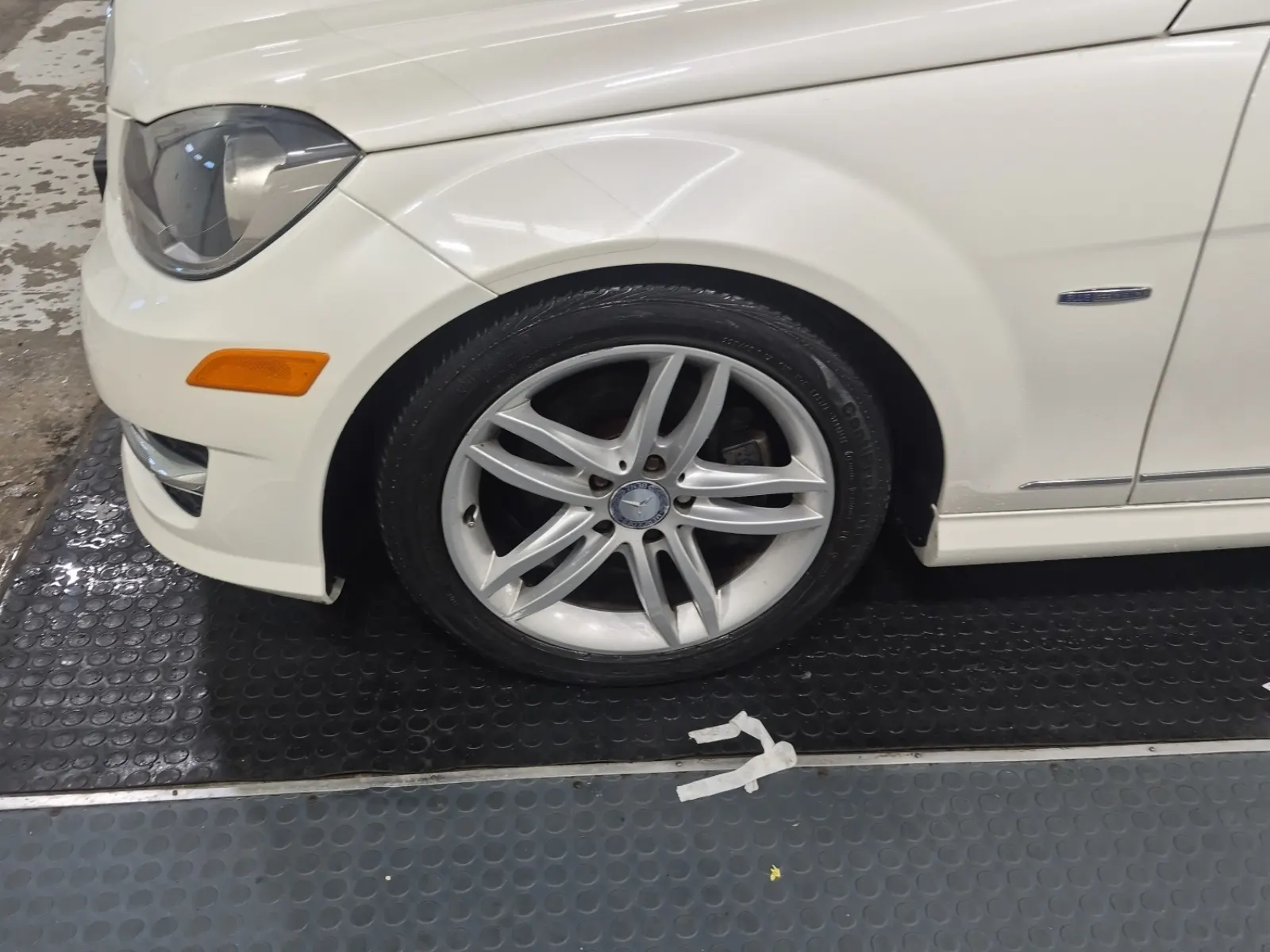 Front driver wheel/tire photo