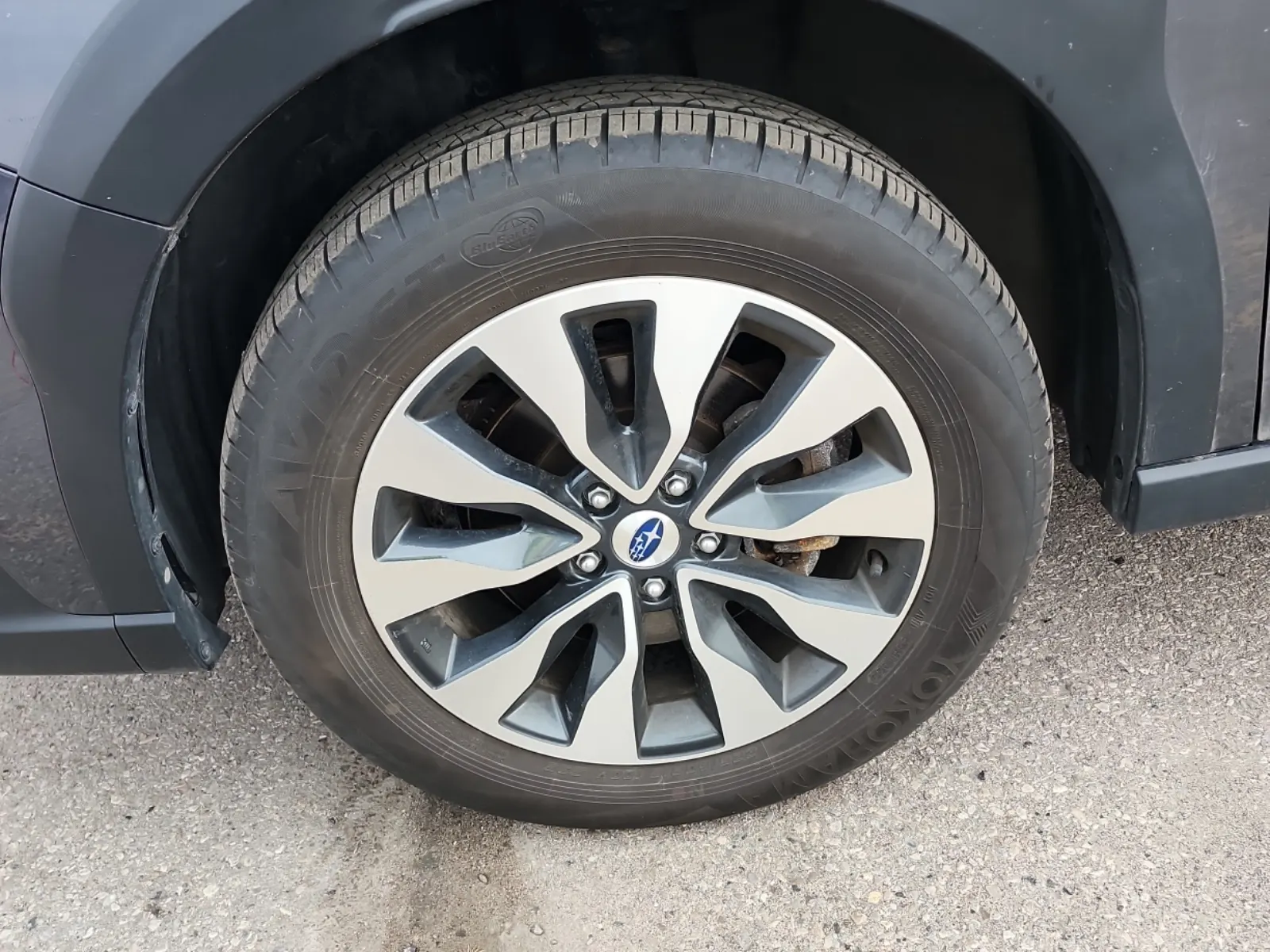 Front driver wheel/tire photo