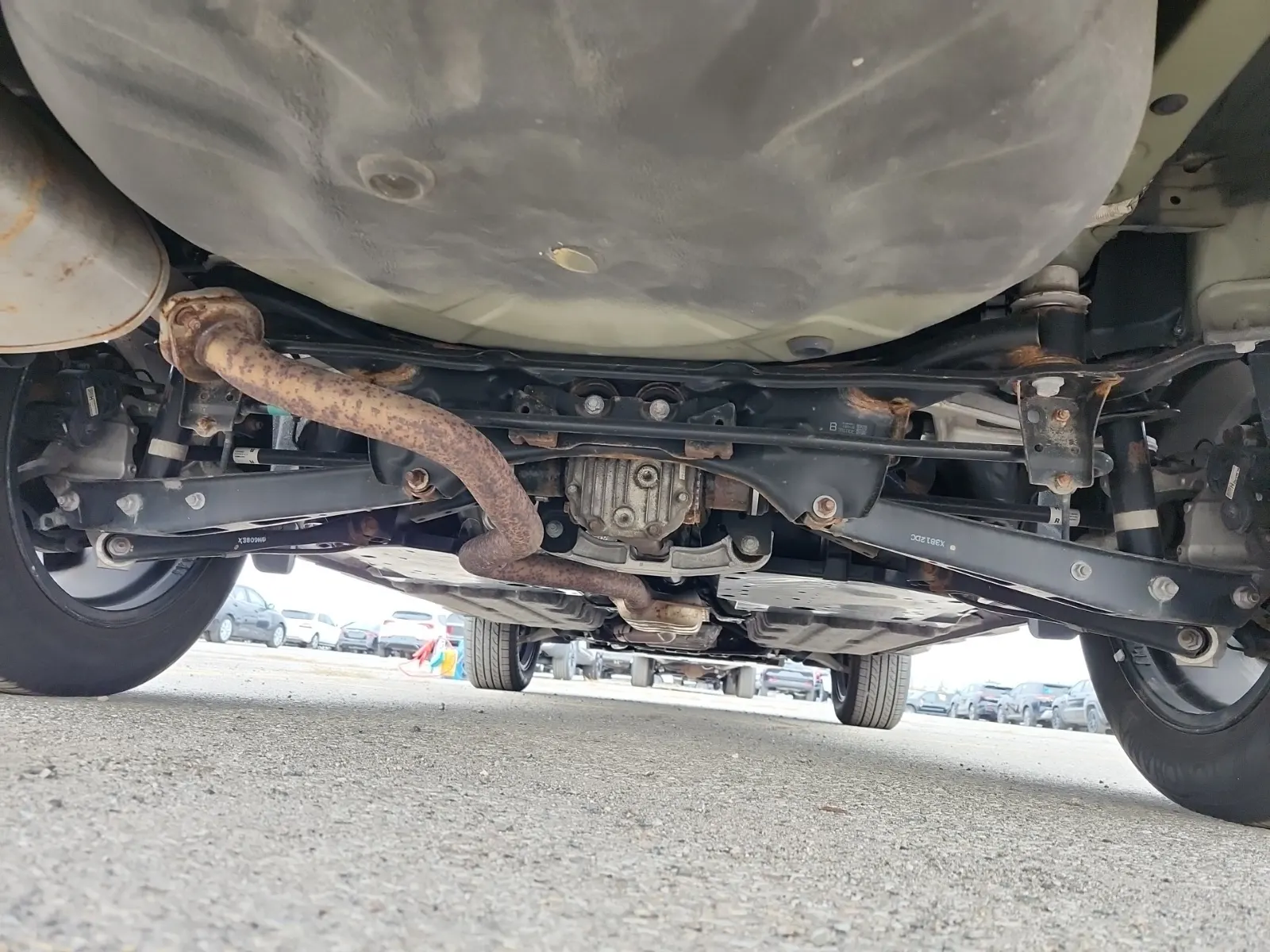 Undercarriage - Rear Photo
