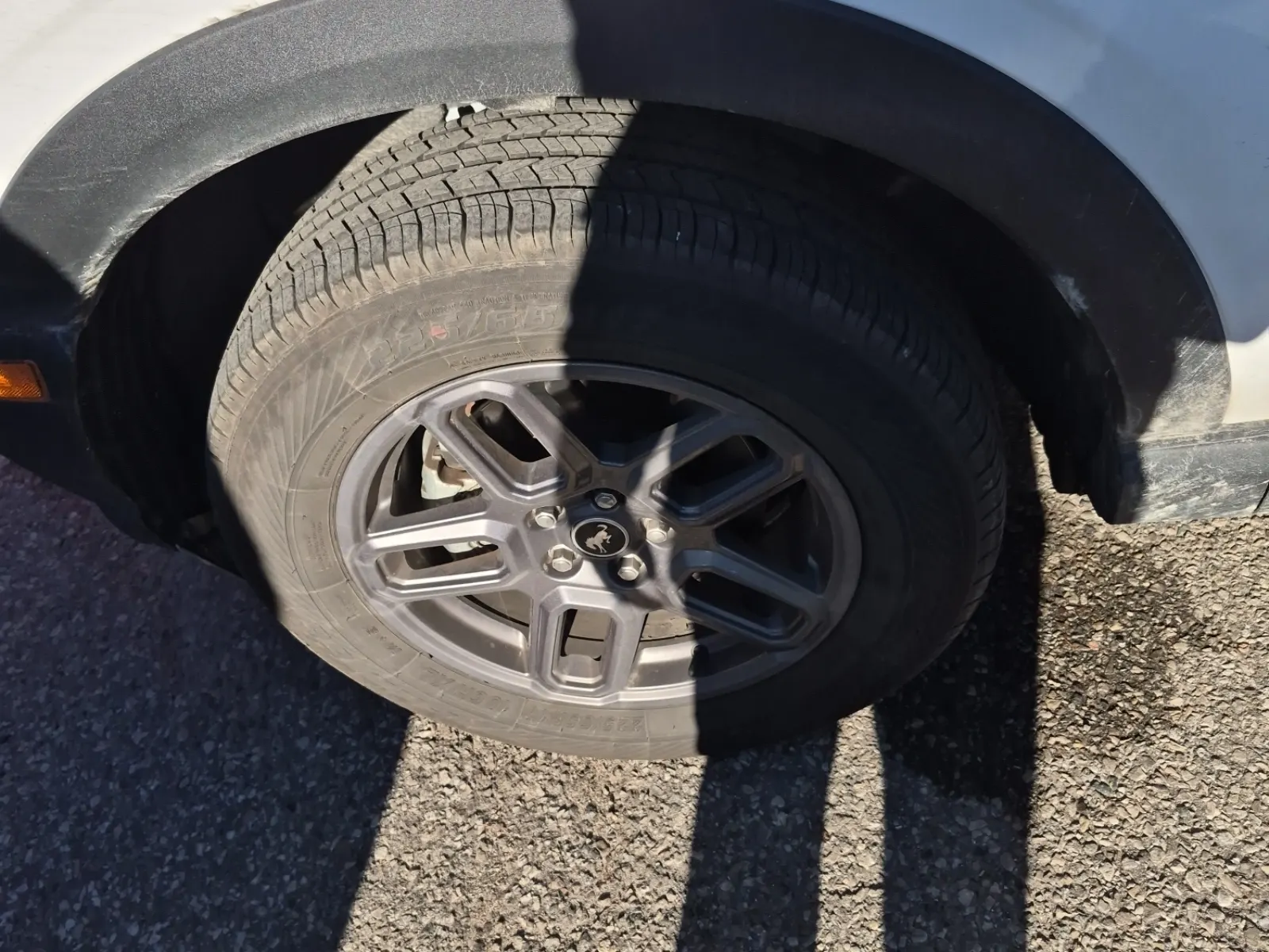 Front driver wheel/tire photo