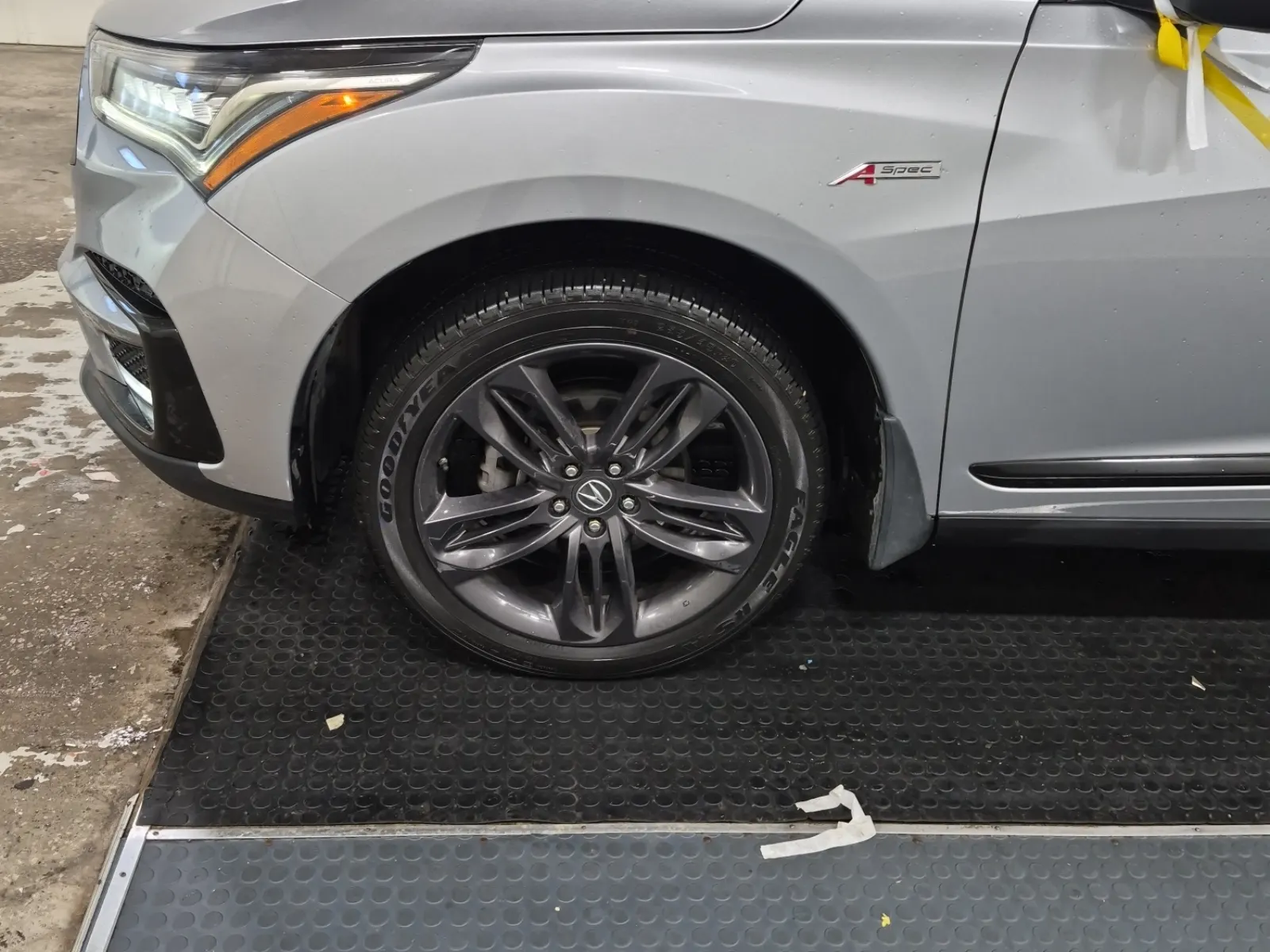 Front driver wheel/tire photo