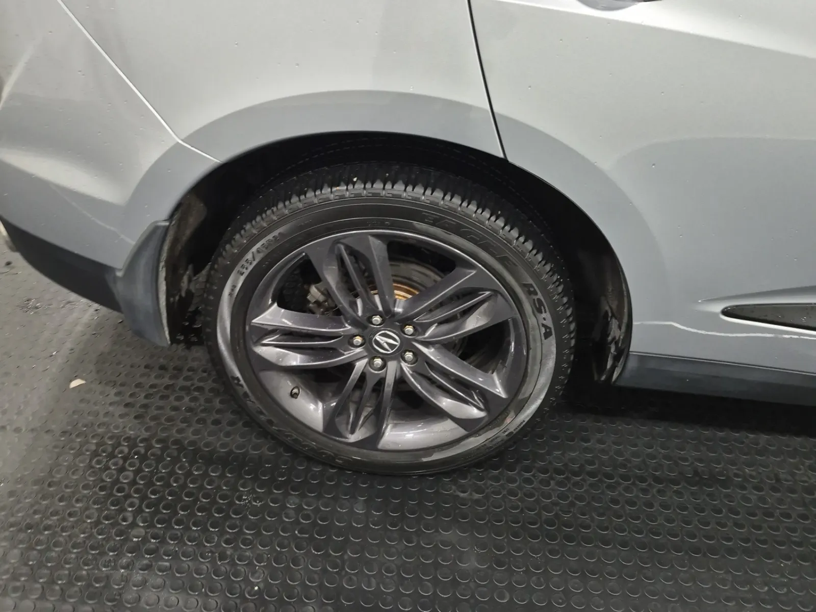 Right Rear Wheel/Tire Photo
