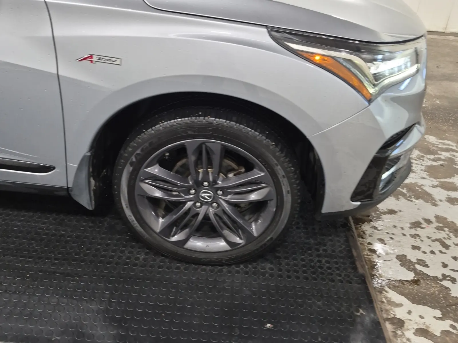Right Front Wheel/Tire Photo