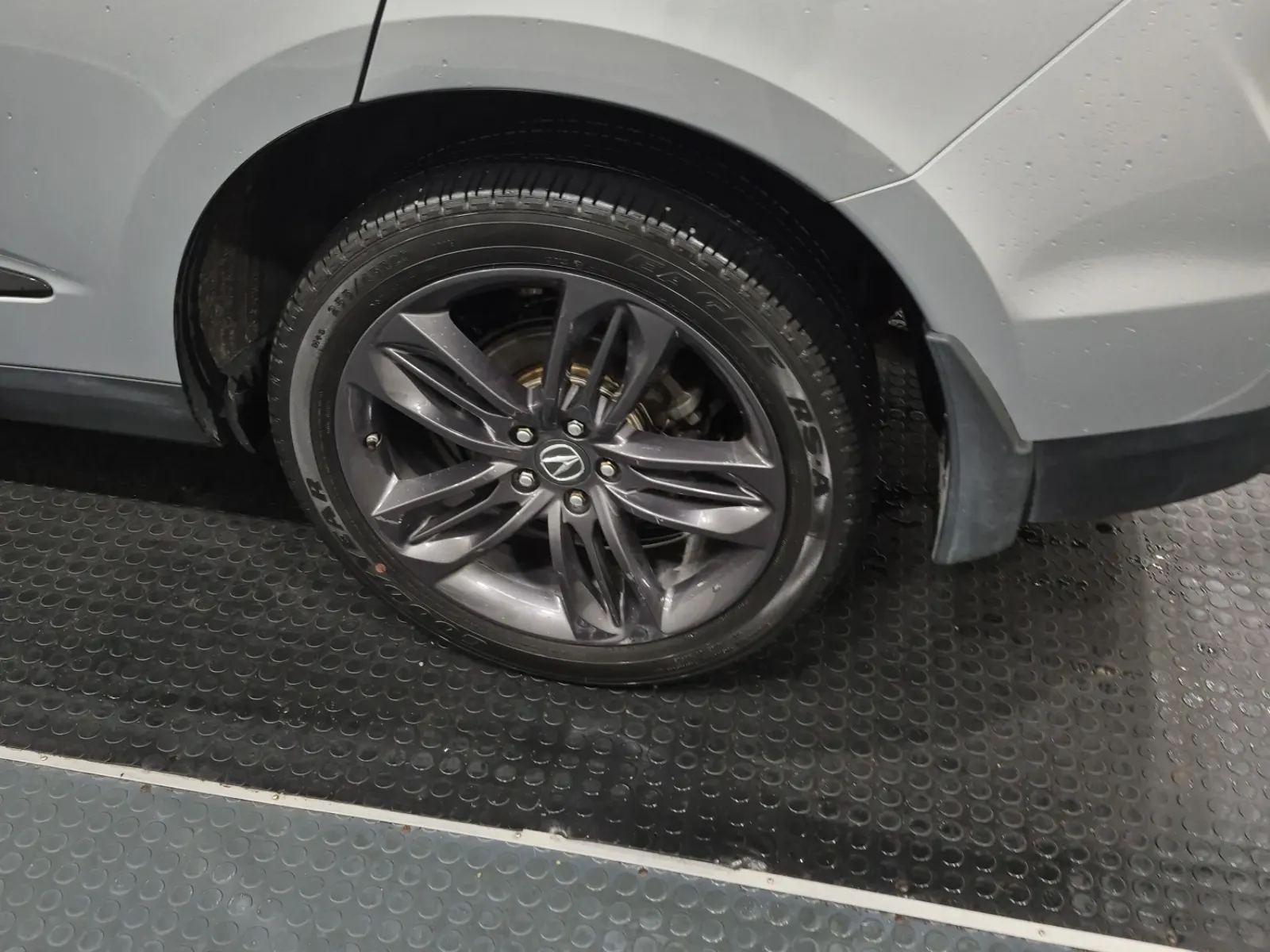 Left Rear Wheel/Tire Photo