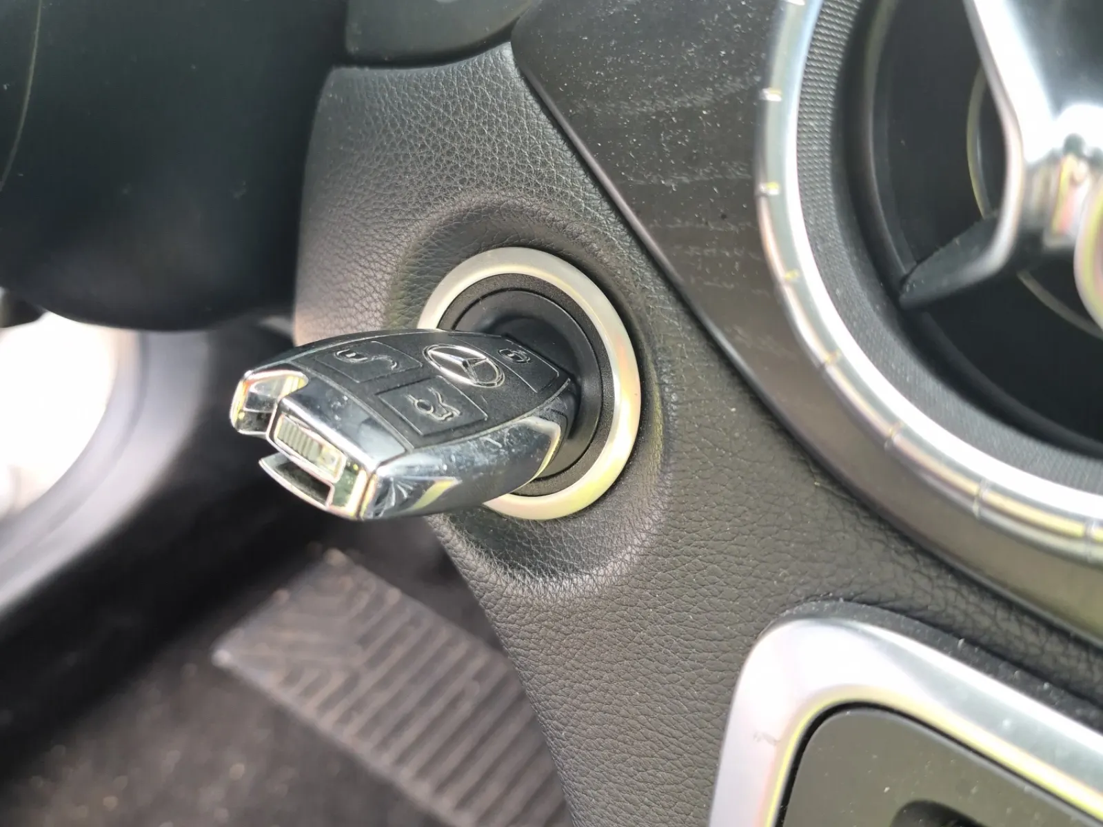 Keys/Fobs/Manual Photo