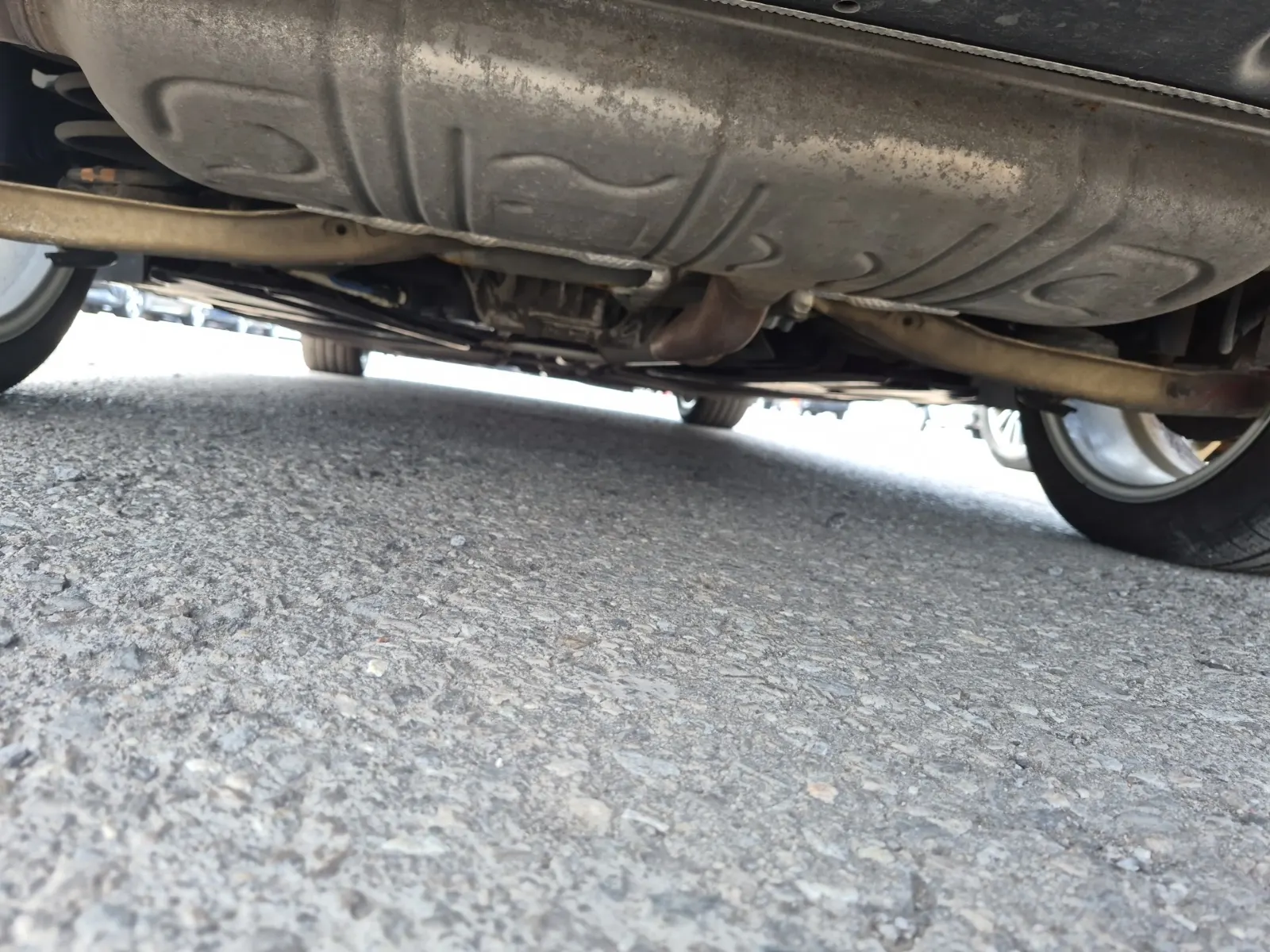 Undercarriage - Rear Photo