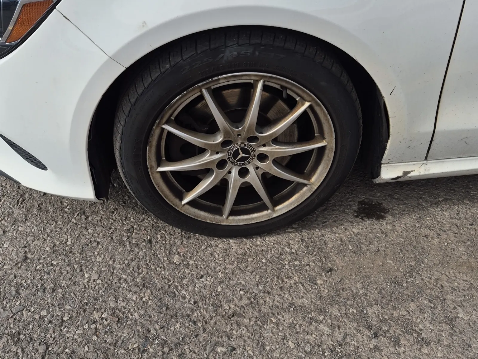 Front driver wheel/tire photo