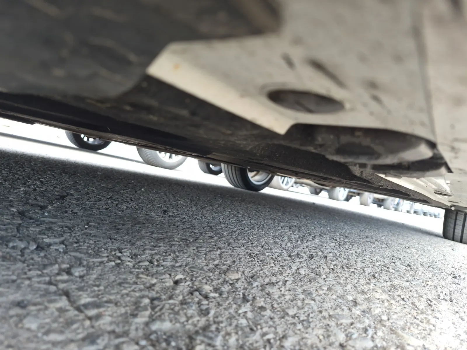 Undercarriage - Driver Photo
