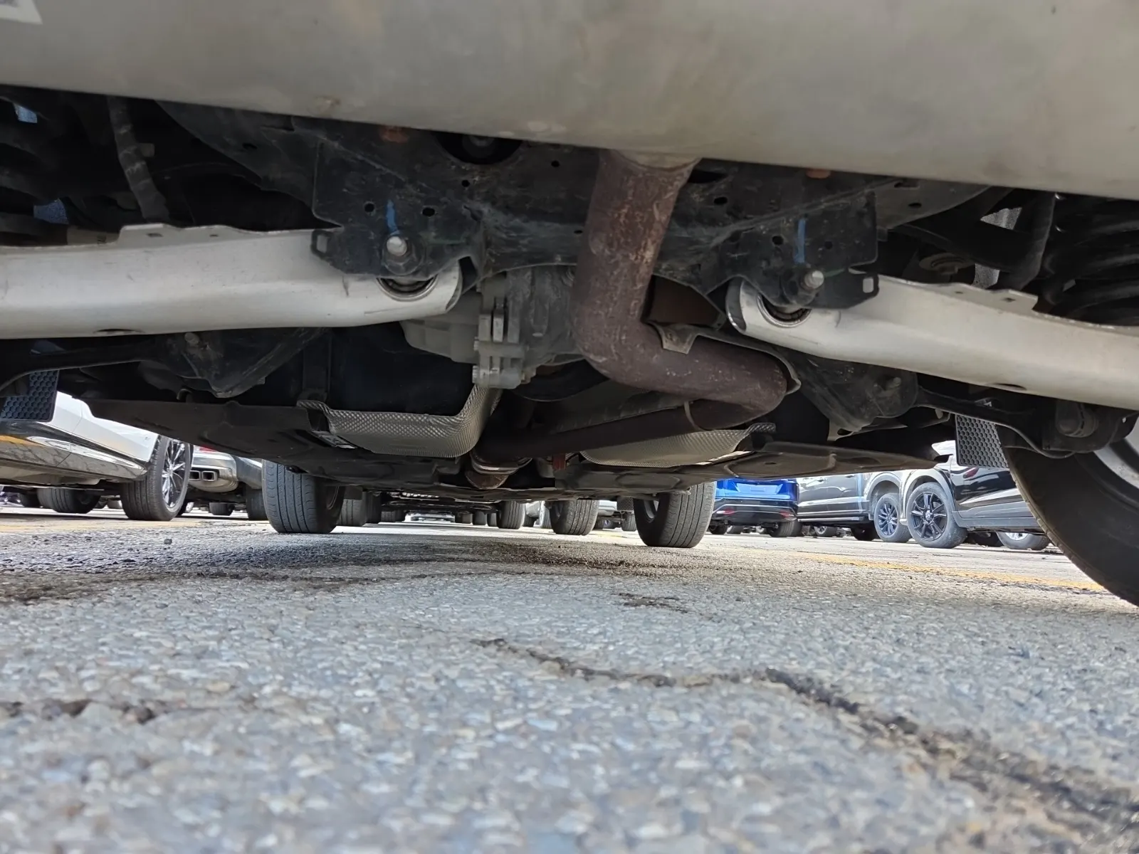 Undercarriage - Rear Photo