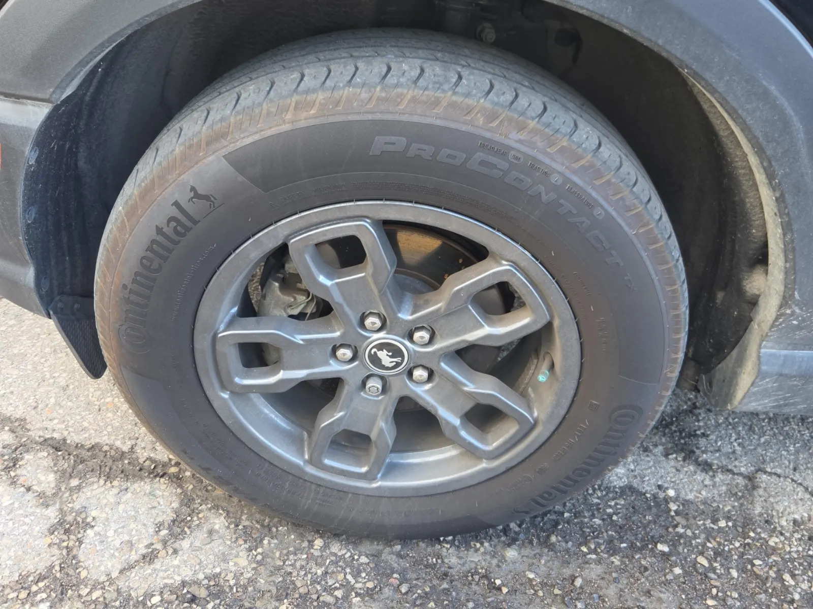 Front driver wheel/tire photo