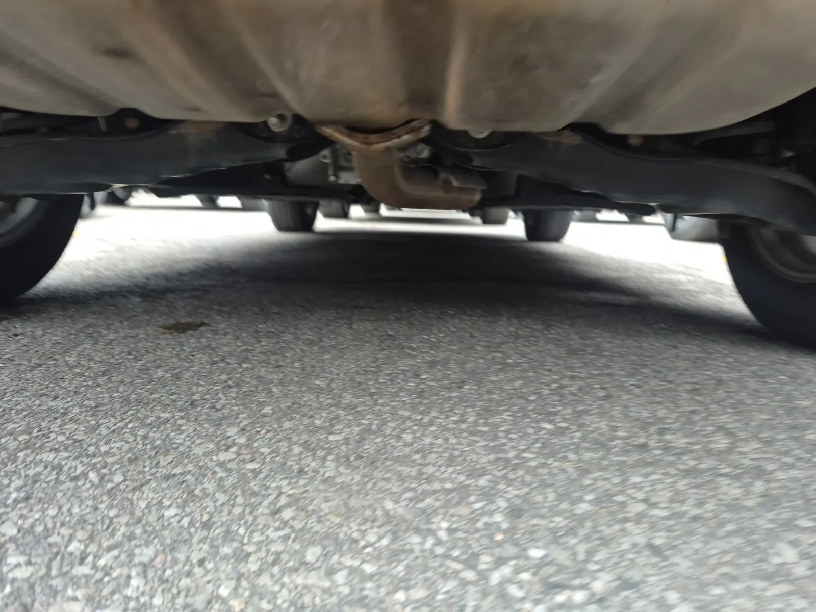 Undercarriage - Rear Photo