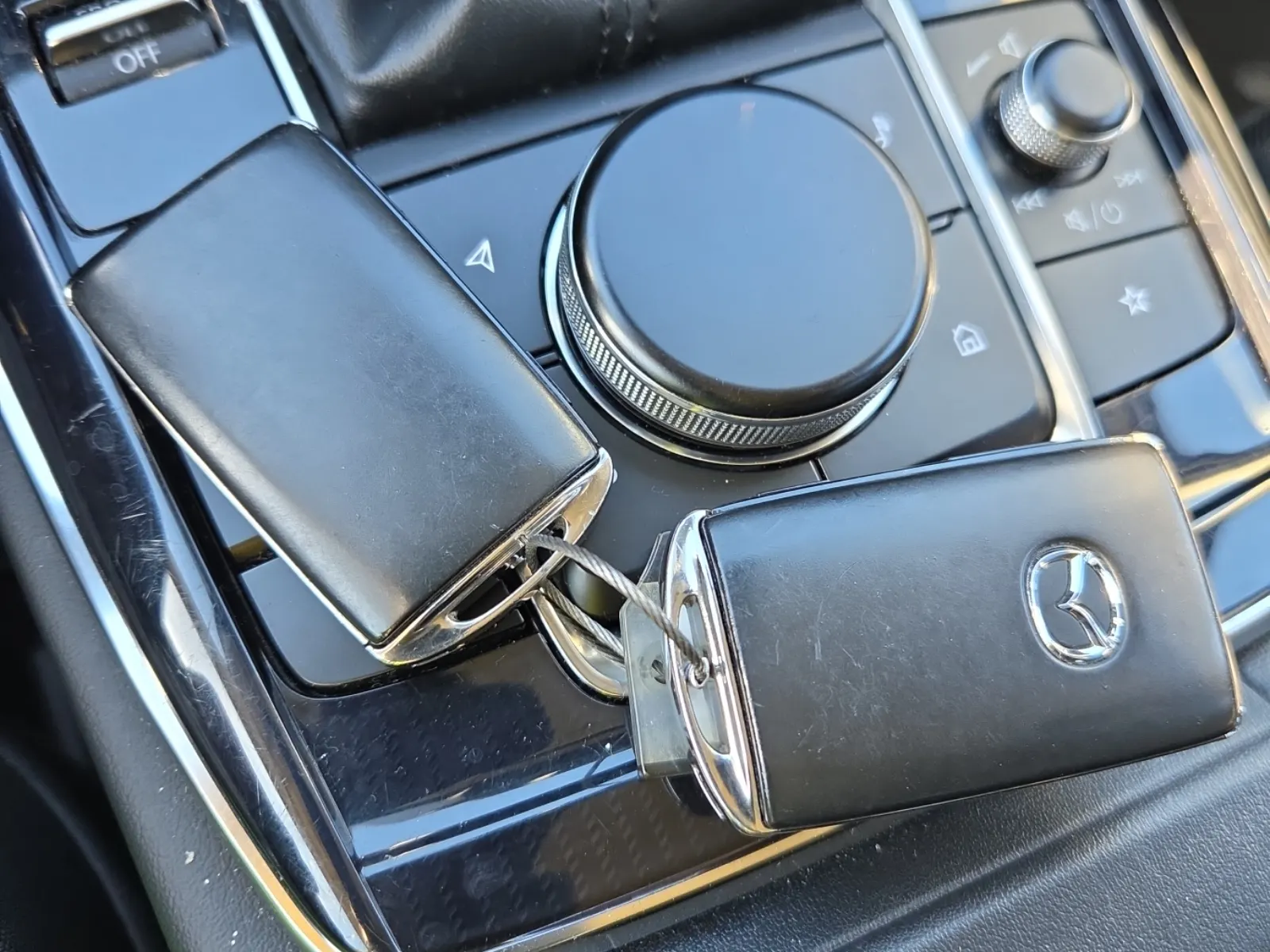 Keys/Fobs/Manual Photo