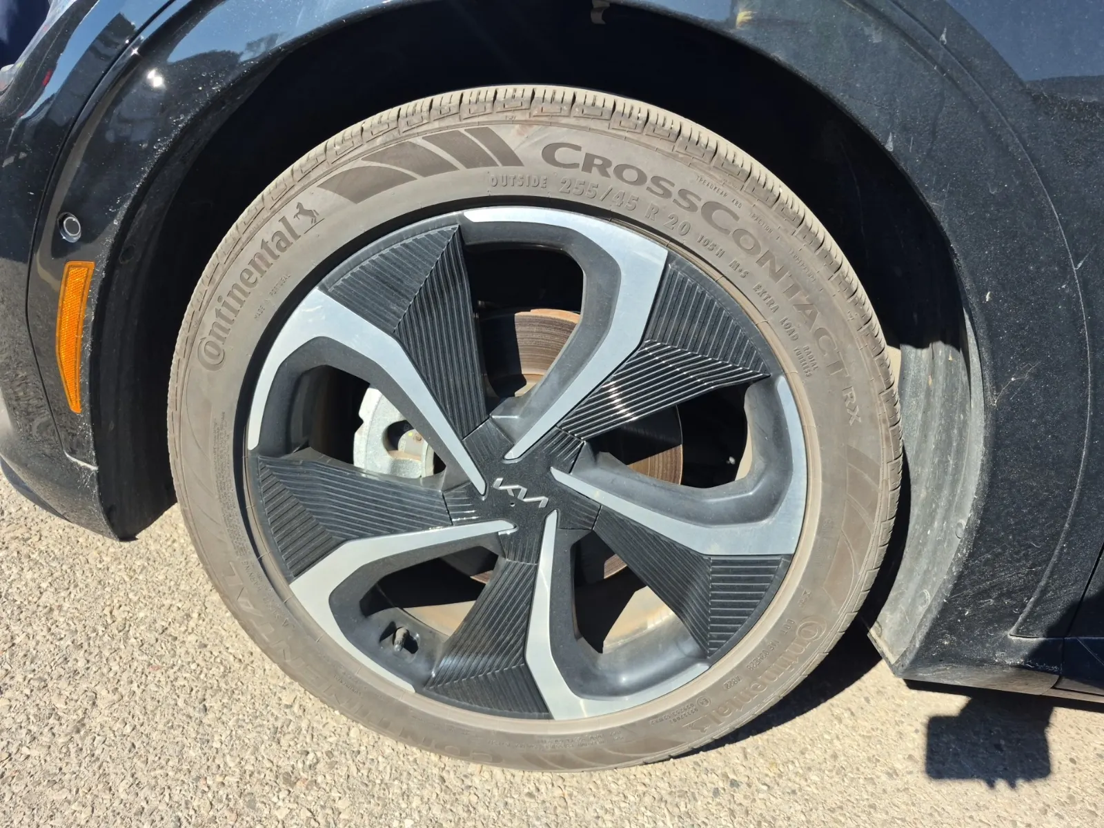Front driver wheel/tire photo