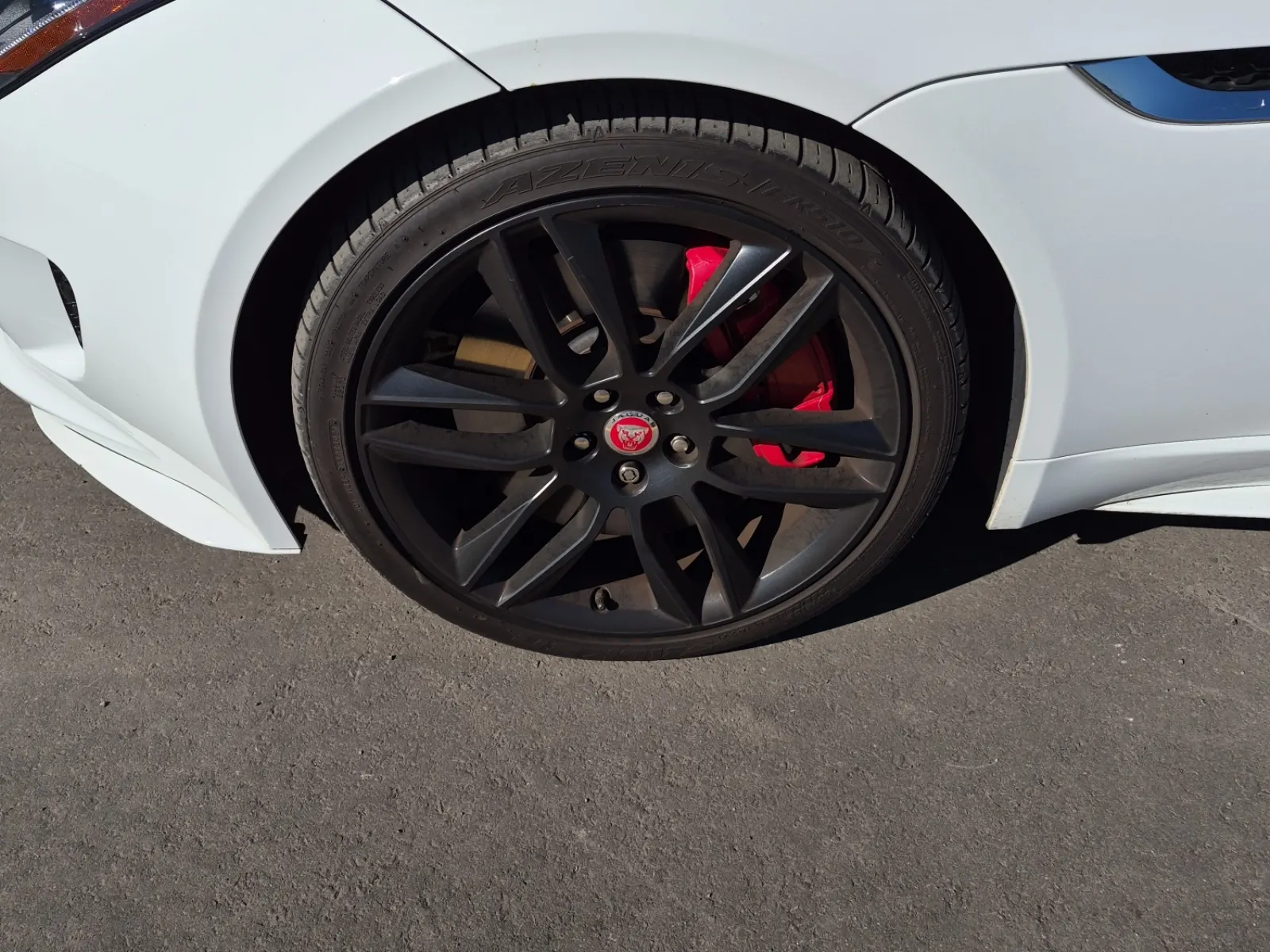 Front driver wheel/tire photo